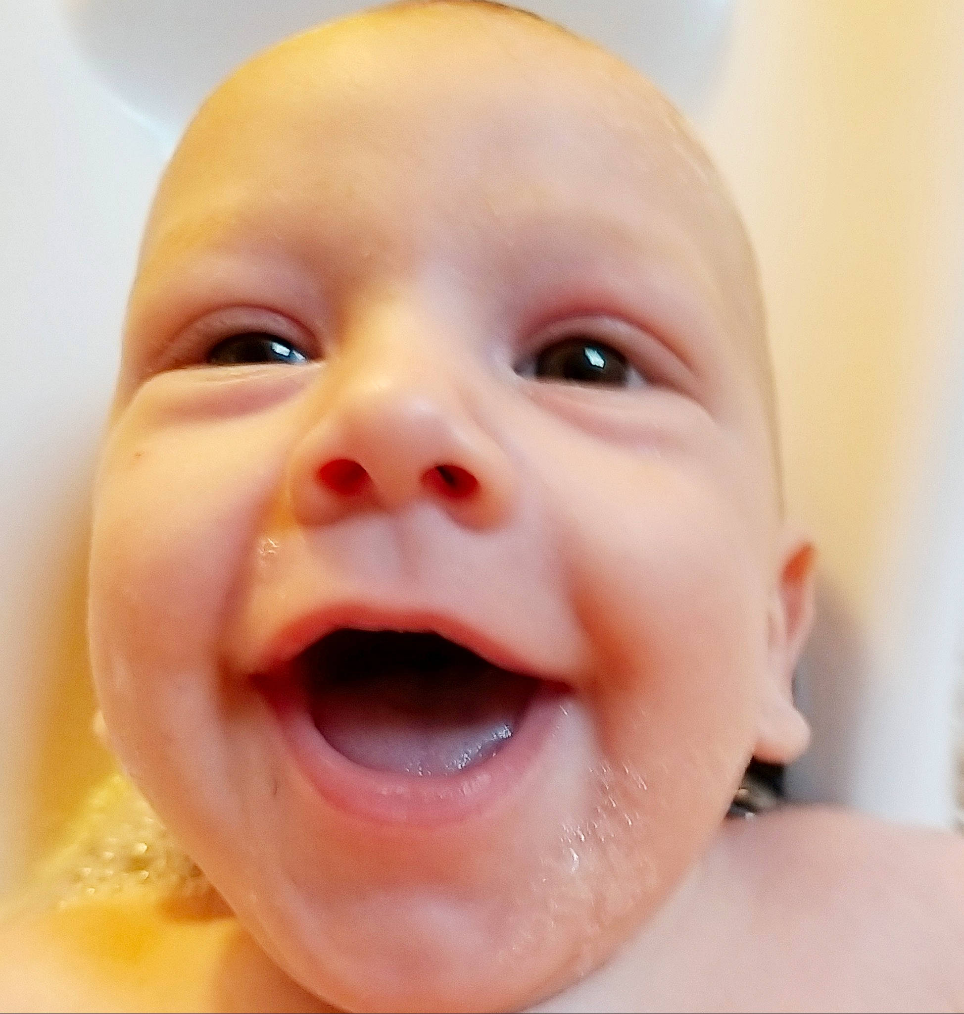 Bastien participe au concours pour gagner de l'argent avec cette photo : baby, baby_laughing, baby_making_funny_faces, cheek, child, chin, close_up, face, facial_expression, forehead, happy, head, laugh, lip, mouth, nose, person, skin, smile, toddler
