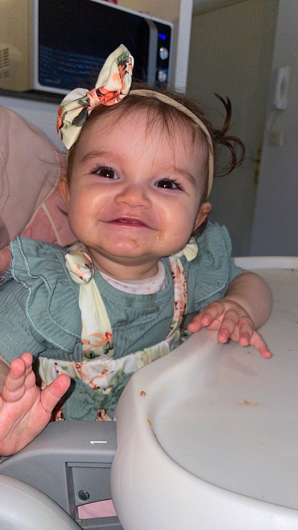 Diana a rejoint le concours — aidez-le/la à gagner de superbes lots ! baby, baby_toddler_clothing, chair, cheek, child, chin, eye, eyebrow, facial_expression, head, iris, joy, lip, mouth, nose, outerwear, person, pink, skin, sleeve