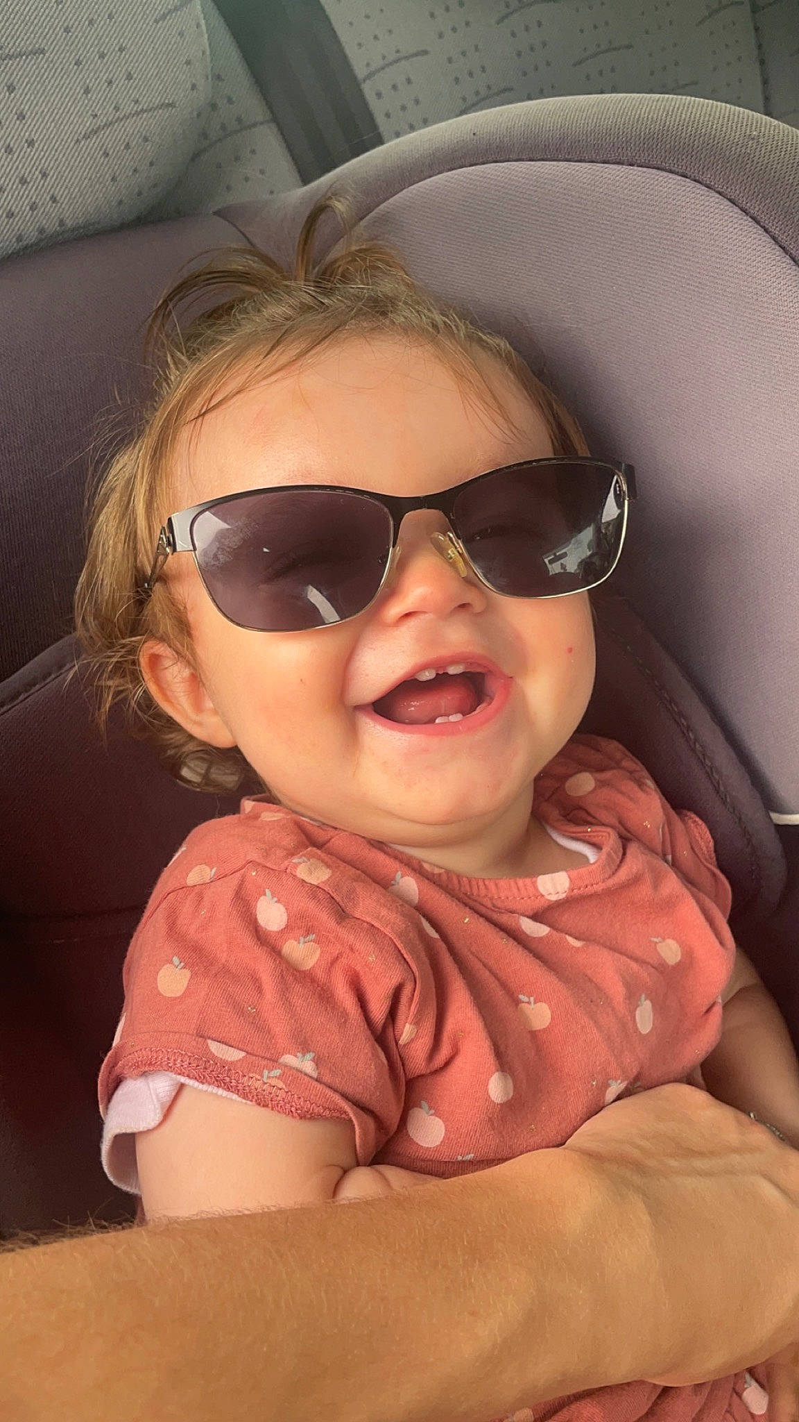 Diana participe au concours pour gagner de l'argent avec cette photo : baby, baby_toddler_clothing, cheek, comfort, cool, eyewear, fun, glasses, goggles, happy, head, lip, mouth, nose, person, personal_protective_equipment, skin, smile, sunglasses, toddler
