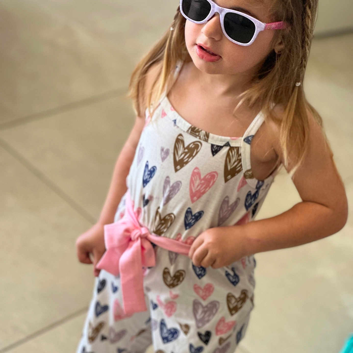 Chiara participe au concours pour gagner de l'argent avec cette photo : accessories, beachwear, blonde, child, clothing, dress, face, fashion, female, formalwear, girl, glasses, hair, head, pajamas, person, photography, portrait, sleeve, sunglasses