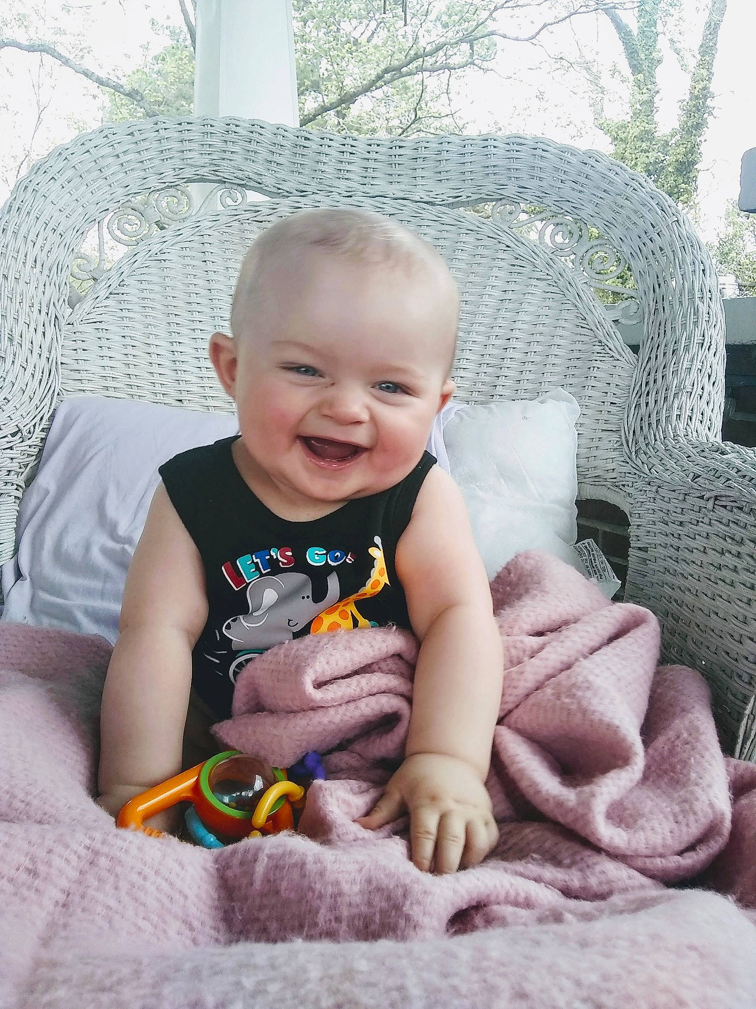 Sylis is registered to the contest to win money with this photo: baby, child, joy, person, play, product, sitting, skin, smile, toddler