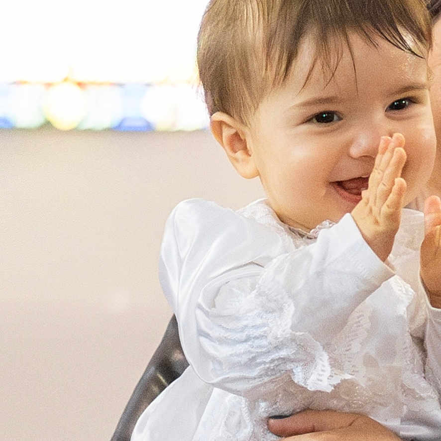 Lino participe au concours pour gagner de l'argent avec cette photo : adult_hand, baby, celebration, child, clapping, closeup, cute, face, hands, happiness, holding, indoor, infant, joyful, lace, person, portrait, smile, stained_glass, white_gown