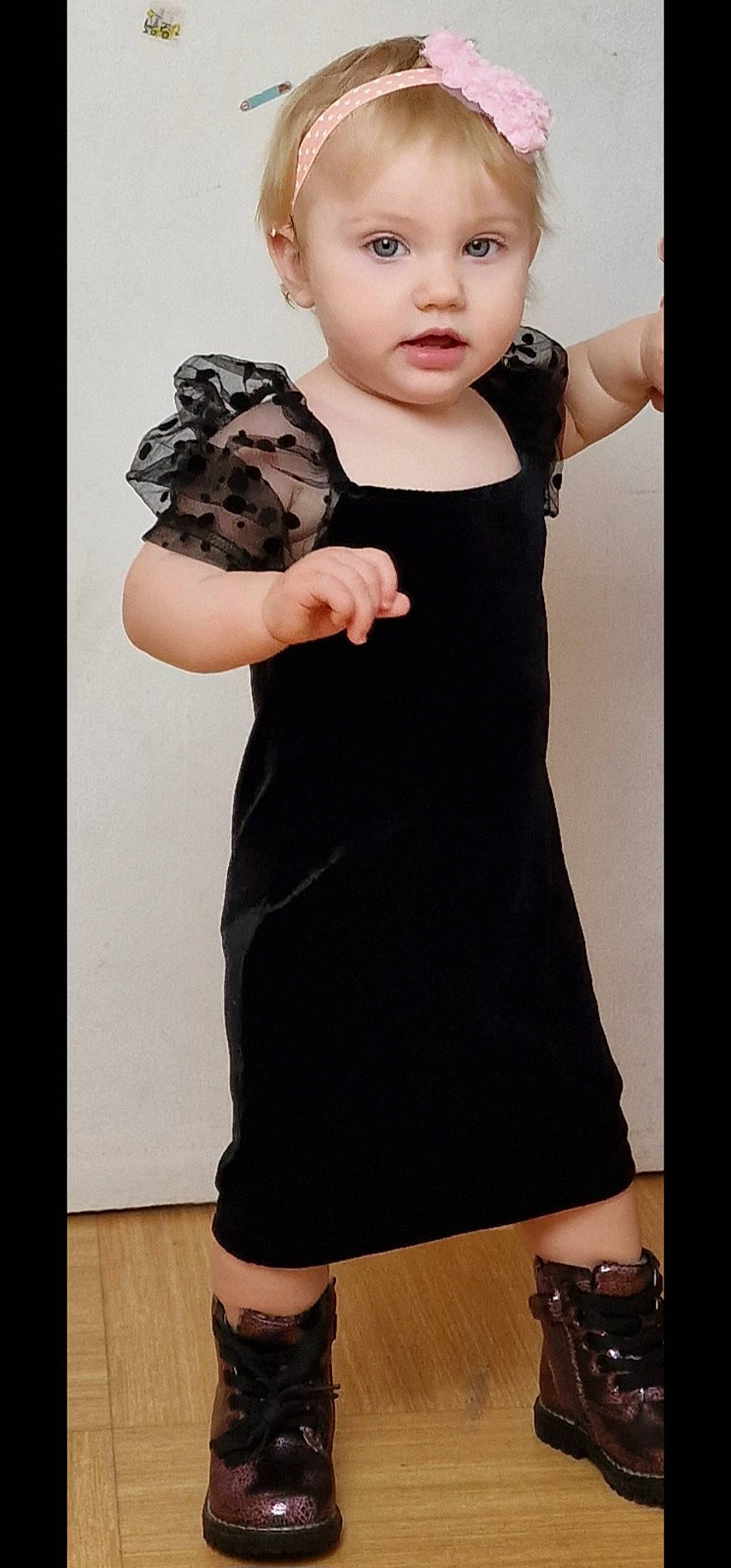 Myriabella participe au concours pour gagner de l'argent avec cette photo : baby_toddler_clothing, black, clothing, day_dress, electric_blue, flash_photography, formal_wear, gesture, grey, insect, jewellery, joint, neck, one_piece_garment, pattern, person, sleeve, toddler, trunk, waist