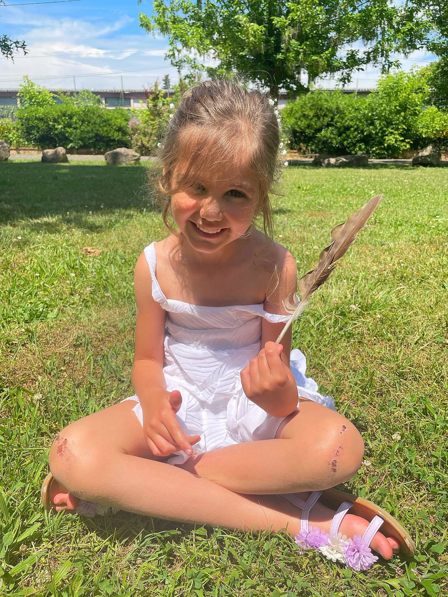 Kassandra a rejoint le concours — aidez-le/la à gagner de superbes lots ! botany, dress, fawn, fun, grass, grass_family, happy, human_body, joy, leg, leisure, meadow, necklace, people_in_nature, person, plant, recreation, sky, smile, summer