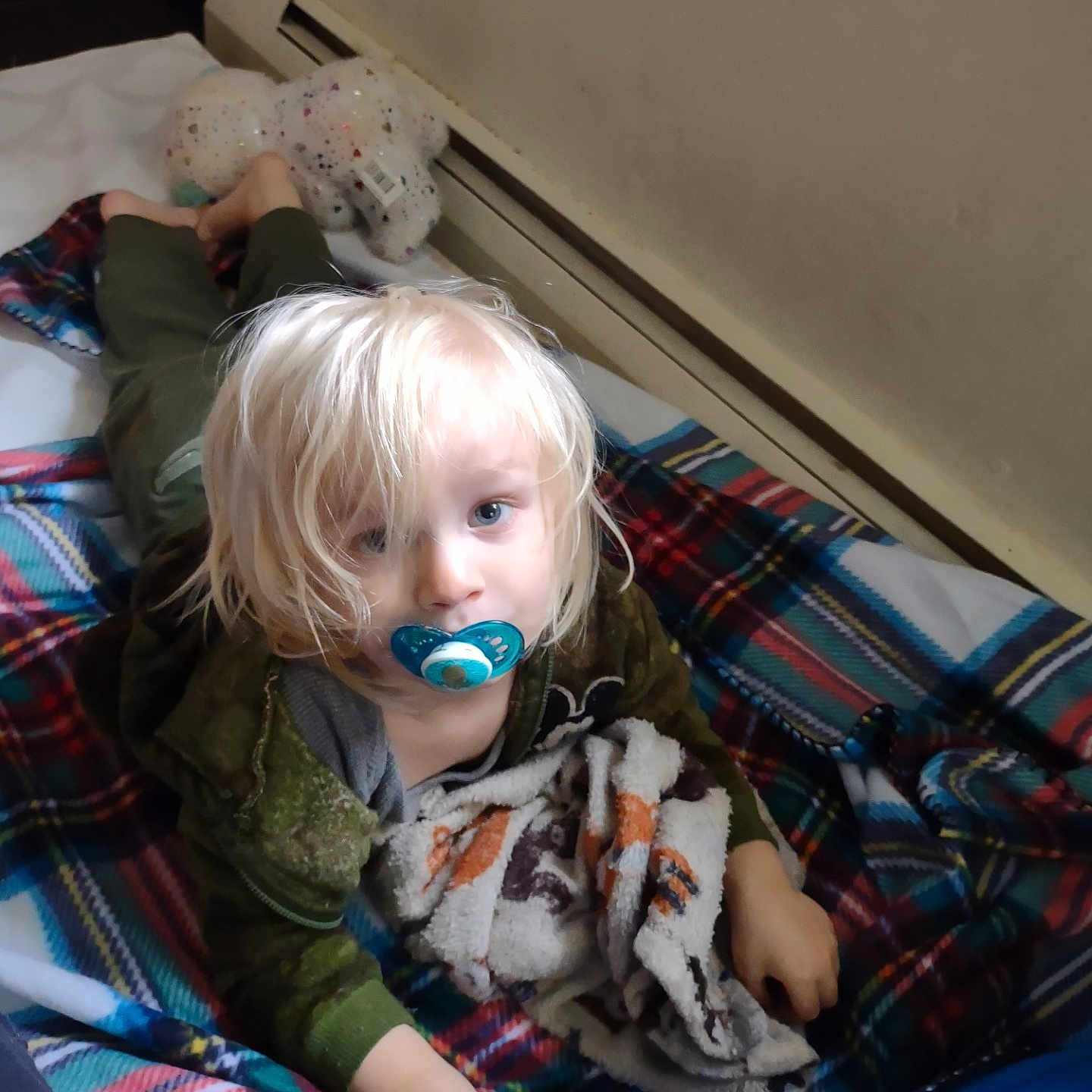 Zen is registered to the contest to win money with this photo: baby, bed, bedroom, blanket, blonde, bodypart, couch, cushion, face, finger, furniture, hair, hand, head, homedecor, indoors, person, photography, portrait, quilt
