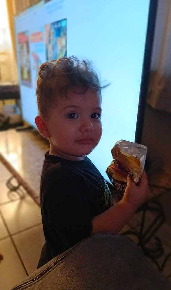 Ezequiel is registered to the contest to win money with this photo: baby, child, dessert, finger_food, flooring, food, fun, hairstyle, ice_cream, pastry, person, room, sitting, skin, standing, t_shirt, thumb, toddler, toy, vacation