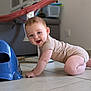 Nathan participe au concours pour gagner de l'argent avec cette photo : baby, crawling, onesie, indoor, floor, smiling, happy, child, tile_floor, blue_object, baby_bouncer, sofa, laundry_basket, home, cute, infant, person, young_child, playful, light