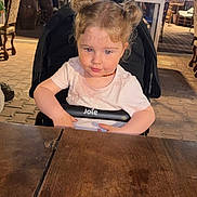 Shelly participe au concours pour gagner de l'argent avec cette photo : toddler, child, stroller, table, hairstyle, double_buns, outdoor, evening, lights, curious, smile, face, person, clothing, wood, background, restaurant, seat, cute, young