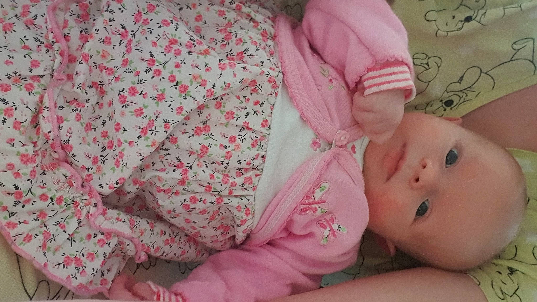 Zoé participe au concours pour gagner de l'argent avec cette photo : baby, baby_sleeping, baby_toddler_clothing, cheek, child, comfort, facial_expression, finger, happy, human, lip, mammal, mouth, nail, pattern, person, pink, skin, sleeve, textile