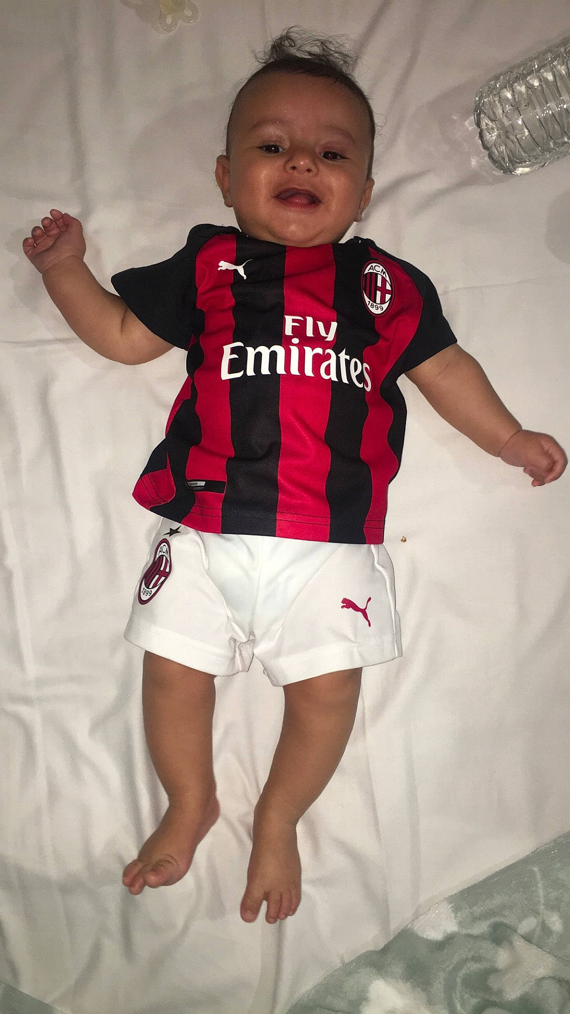 Kaïs a rejoint le concours — aidez-le/la à gagner de superbes lots ! baby, baby_toddler_clothing, child, fun, head, leg, person, product, red, shorts, skin, sleeve, standing, t_shirt, toddler, white