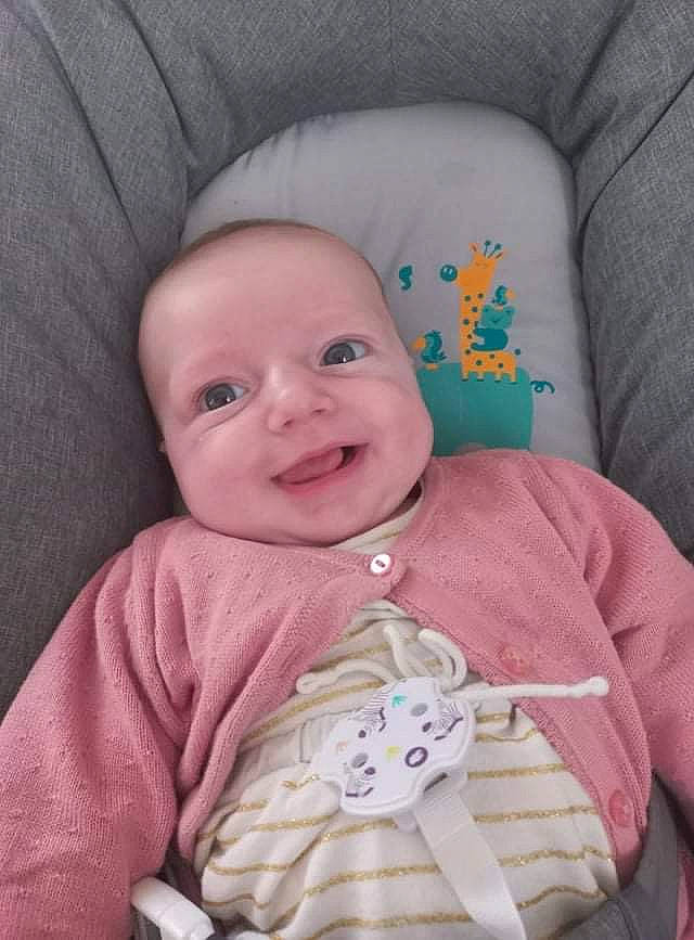 Shana a rejoint le concours — aidez-le/la à gagner de superbes lots ! baby, baby_laughing, baby_products, baby_toddler_clothing, cheek, child, comfort, happy, head, linens, mouth, nose, person, pink, product, skin, sleeve, smile, textile, toddler