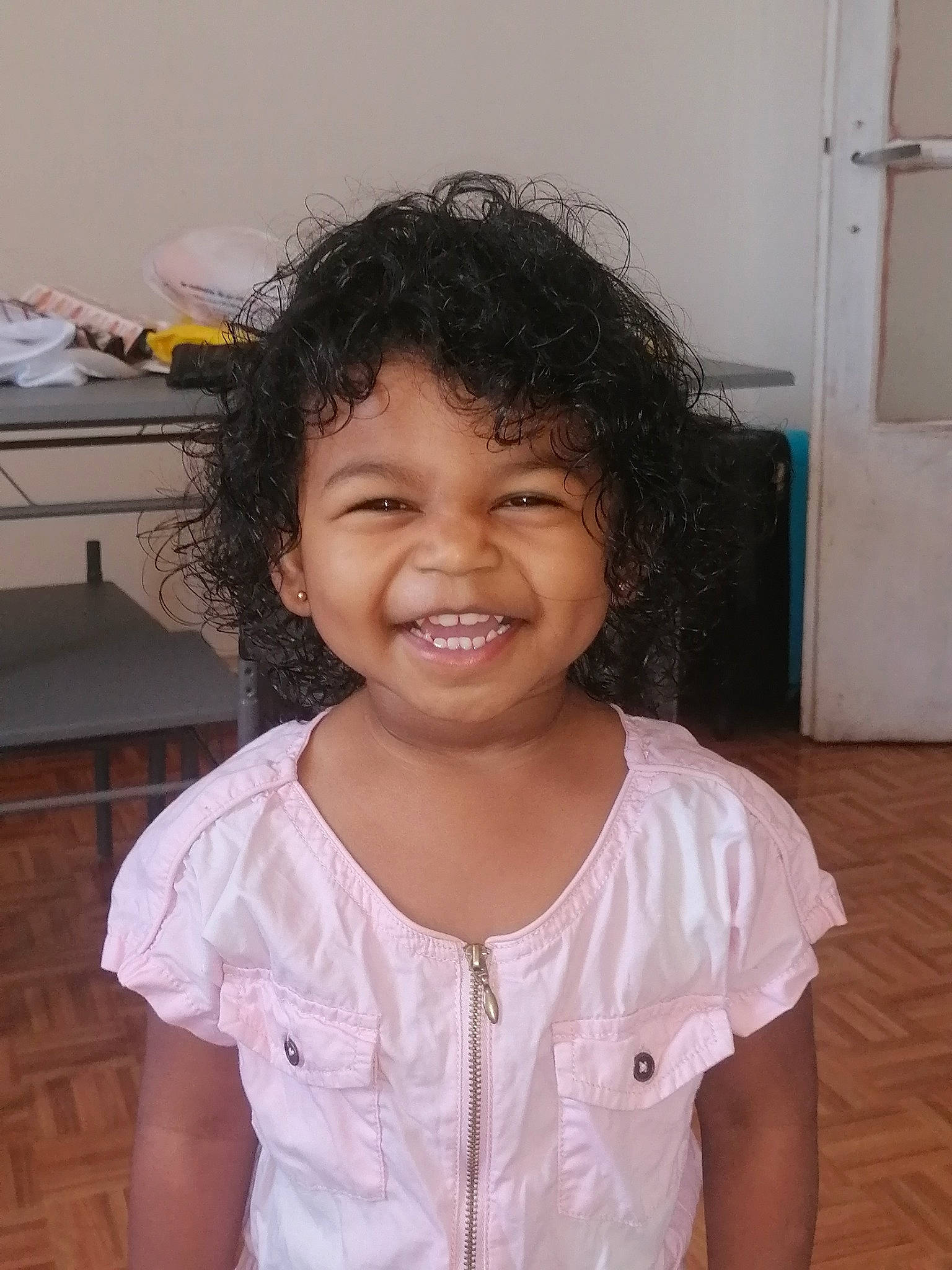 Jade participe au concours pour gagner de l'argent avec cette photo : black_hair, child, face, forehead, hair, hairstyle, happy, joy, laugh, person, smile