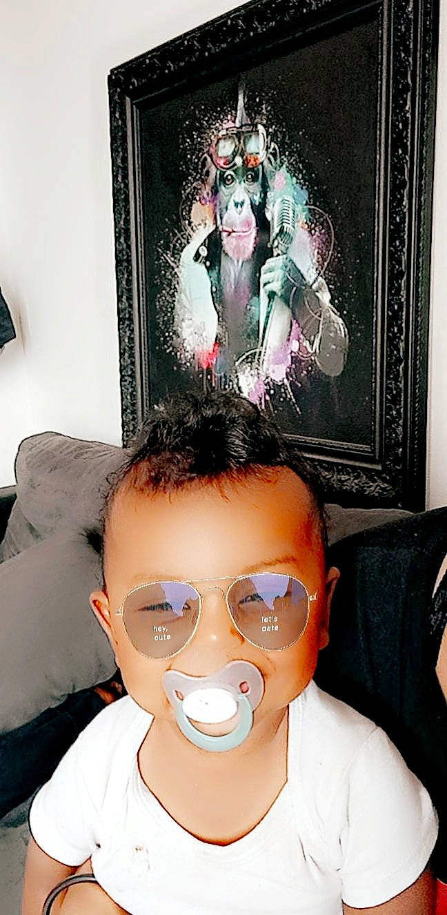 Davidson a rejoint le concours — aidez-le/la à gagner de superbes lots ! art, artist, beauty, cheek, cool, eyelash, eyewear, forehead, fun, hairstyle, headgear, human, jaw, mouth, nose, organ, person, photograph, picture_frame, vision_care