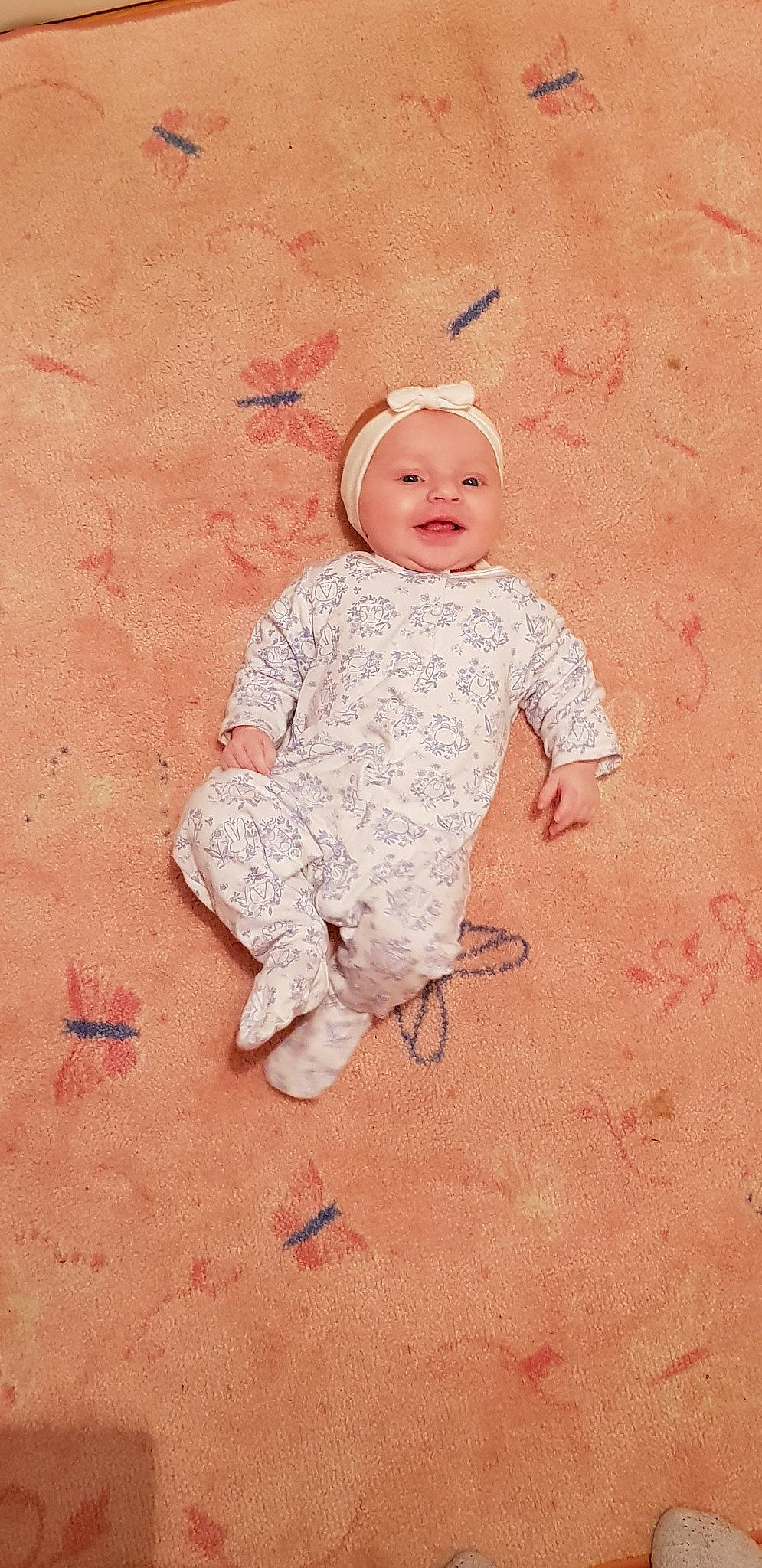 Leya a rejoint le concours — aidez-le/la à gagner de superbes lots ! baby, child, peach, person, pink, portrait, smile, toddler