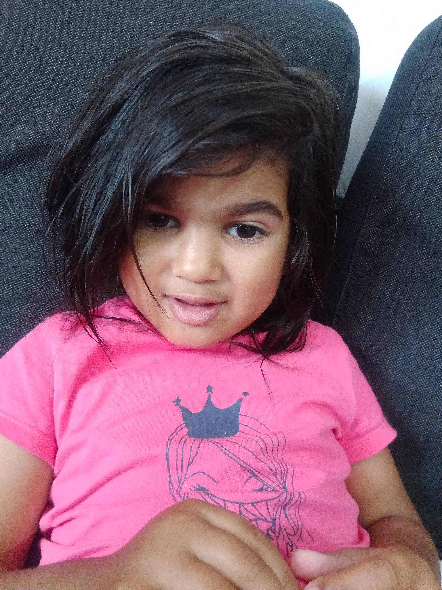 Cécilya a rejoint le concours — aidez-le/la à gagner de superbes lots ! arm, cheek, chin, eye, eyebrow, eyelash, facial_expression, finger, hairstyle, hand, happy, head, human, iris, lip, mouth, neck, person, pink, skin