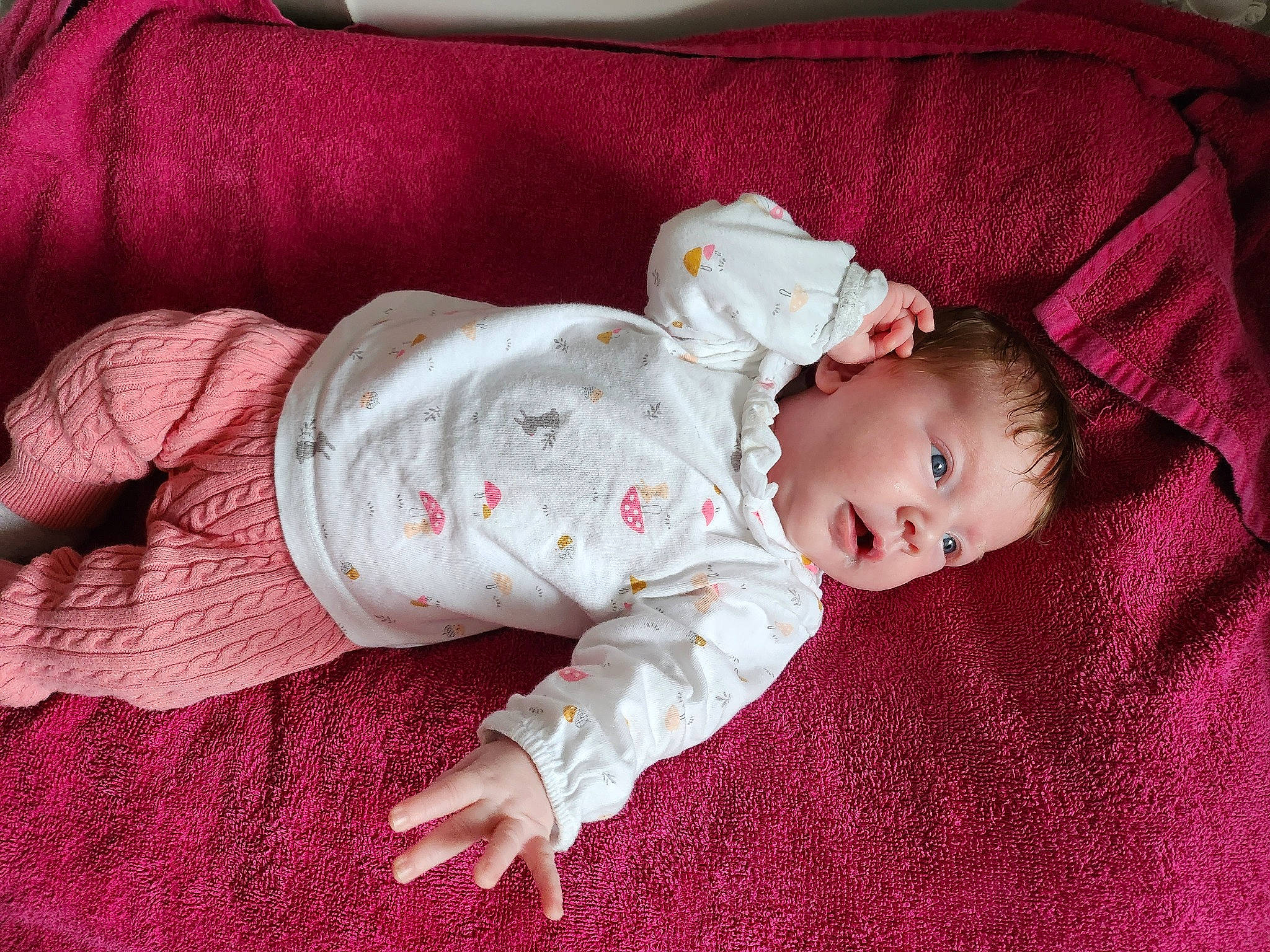 Roxane participe au concours pour gagner de l'argent avec cette photo : baby, baby_products, baby_sleeping, baby_toddler_clothing, carmine, cheek, child, comfort, linens, magenta, pattern, person, pink, product, sitting, skin, sleeve, textile, toddler, wood