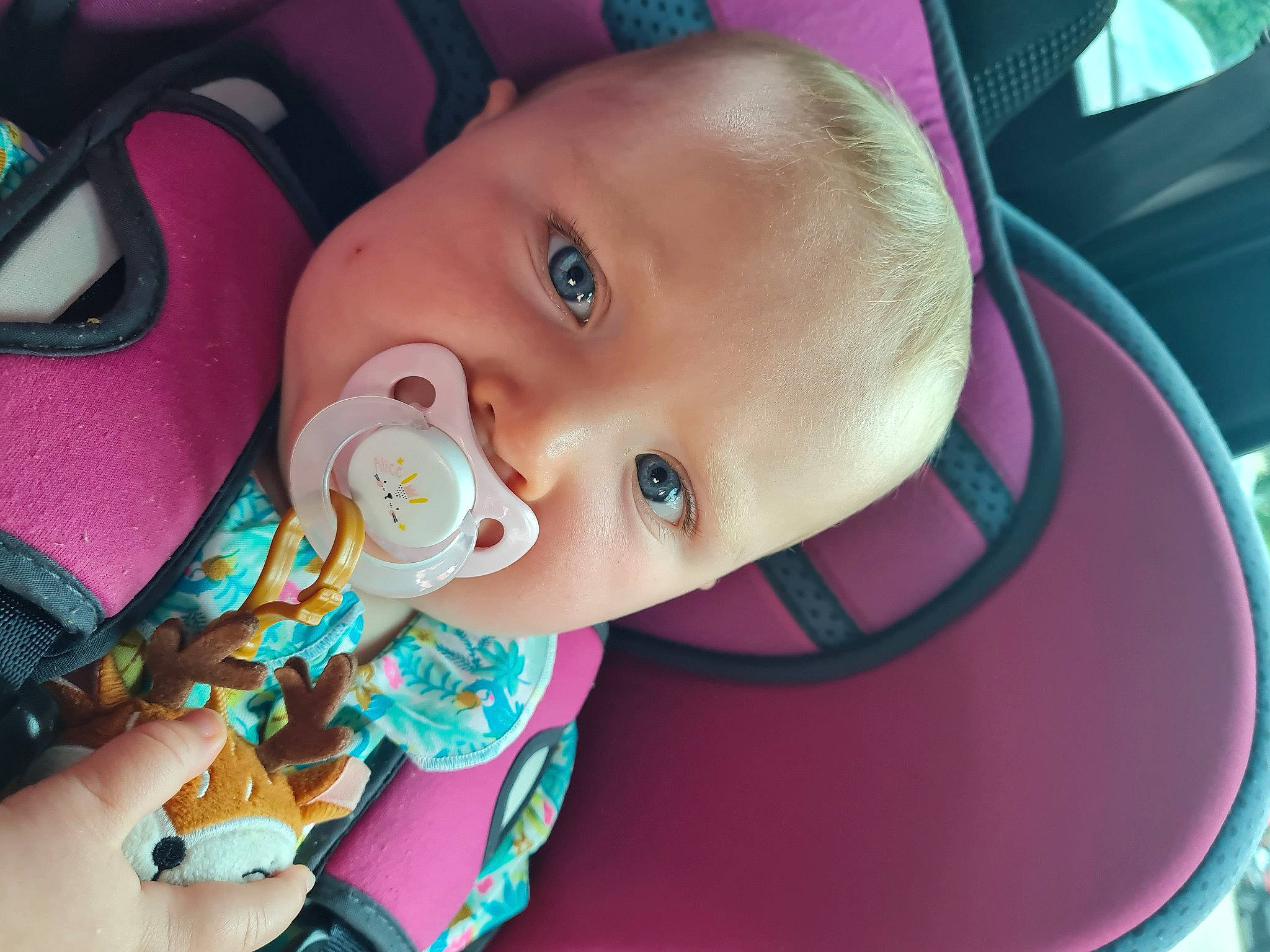 Emmy a rejoint le concours — aidez-le/la à gagner de superbes lots ! baby, baby_products, baby_toddler_clothing, cheek, child, chin, ear, eyebrow, eyelash, face, happy, iris, lip, mouth, nose, person, pink, product, skin, smile