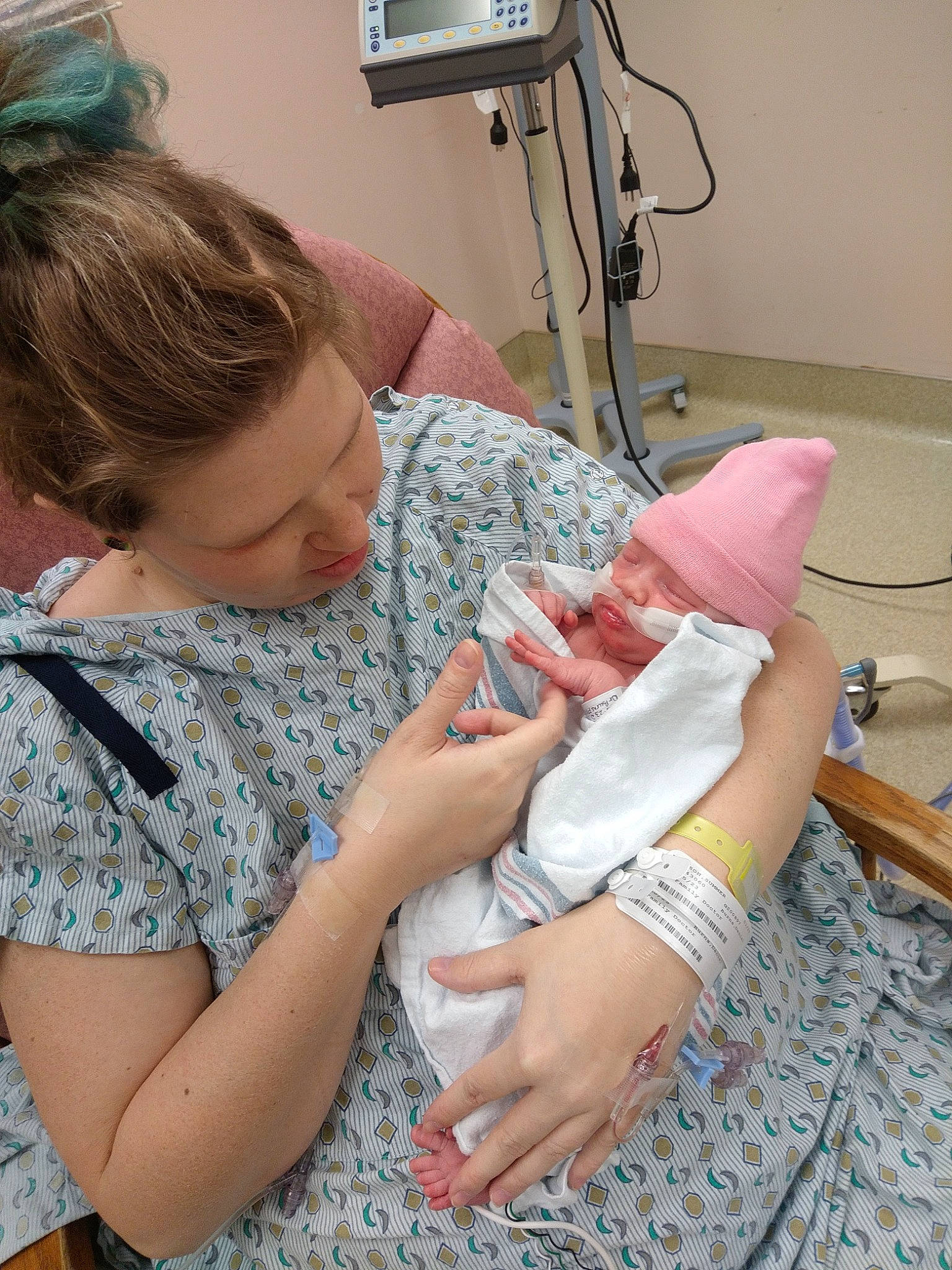 Elanore is registered to the contest to win money with this photo: child, clinic, comfort, event, hand, health_care, health_care_provider, hospital, hospital_bed, joint, linens, medical, medical_equipment, medical_procedure, patient, person, room, service, skin, thumb