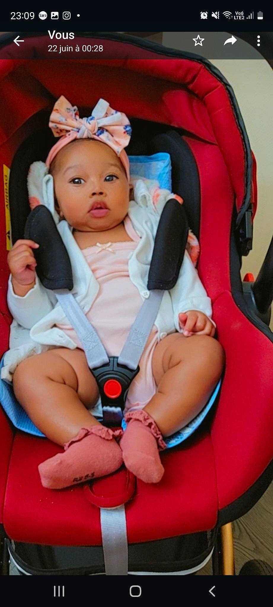 Allyson participe au concours pour gagner de l'argent avec cette photo : baby, baby_products, baby_toddler_clothing, car_seat, chair, child, comfort, event, finger, lap, leisure, person, pink, product, red, seat_belt, service, skin, thigh, thumb