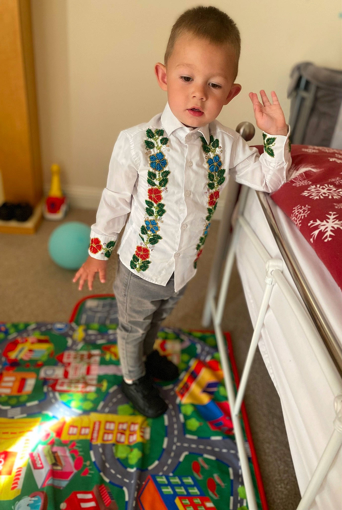 Damian is registered to the contest to win money with this photo: baby, baby_toddler_clothing, baby_toys, child, costume, event, fashion_design, flooring, formal_wear, fun, green, nursery, pattern, person, play, room, stuffed_toy, textile, tie, toddler