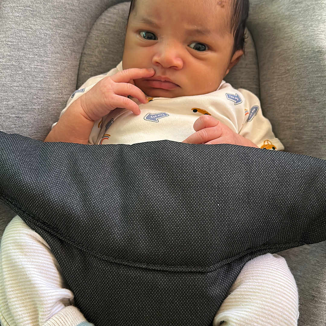 Eden participe au concours pour gagner de l'argent avec cette photo : baby, car_seat, child, clothing, cozy, cute, expression, face, gray, hand, indoors, infant, looking, portrait, seat, sitting, socks, soft, white, yellow