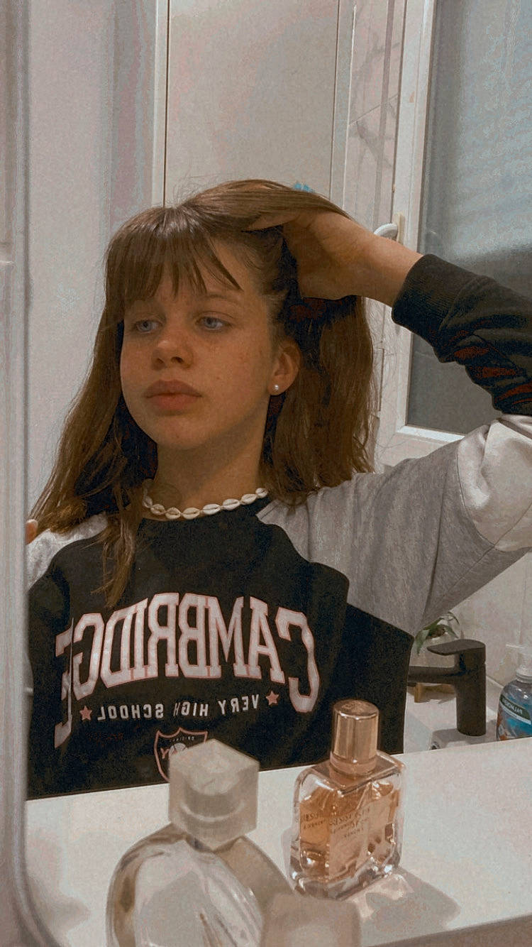 Maëlys participe au concours pour gagner de l'argent avec cette photo : bangs, blond, brown_hair, child, cool, drinkware, eyelash, fashion_design, fun, hair_coloring, layered_hair, long_hair, person, serveware, sleeve, street_fashion, surfer_hair, t_shirt, toddler, top