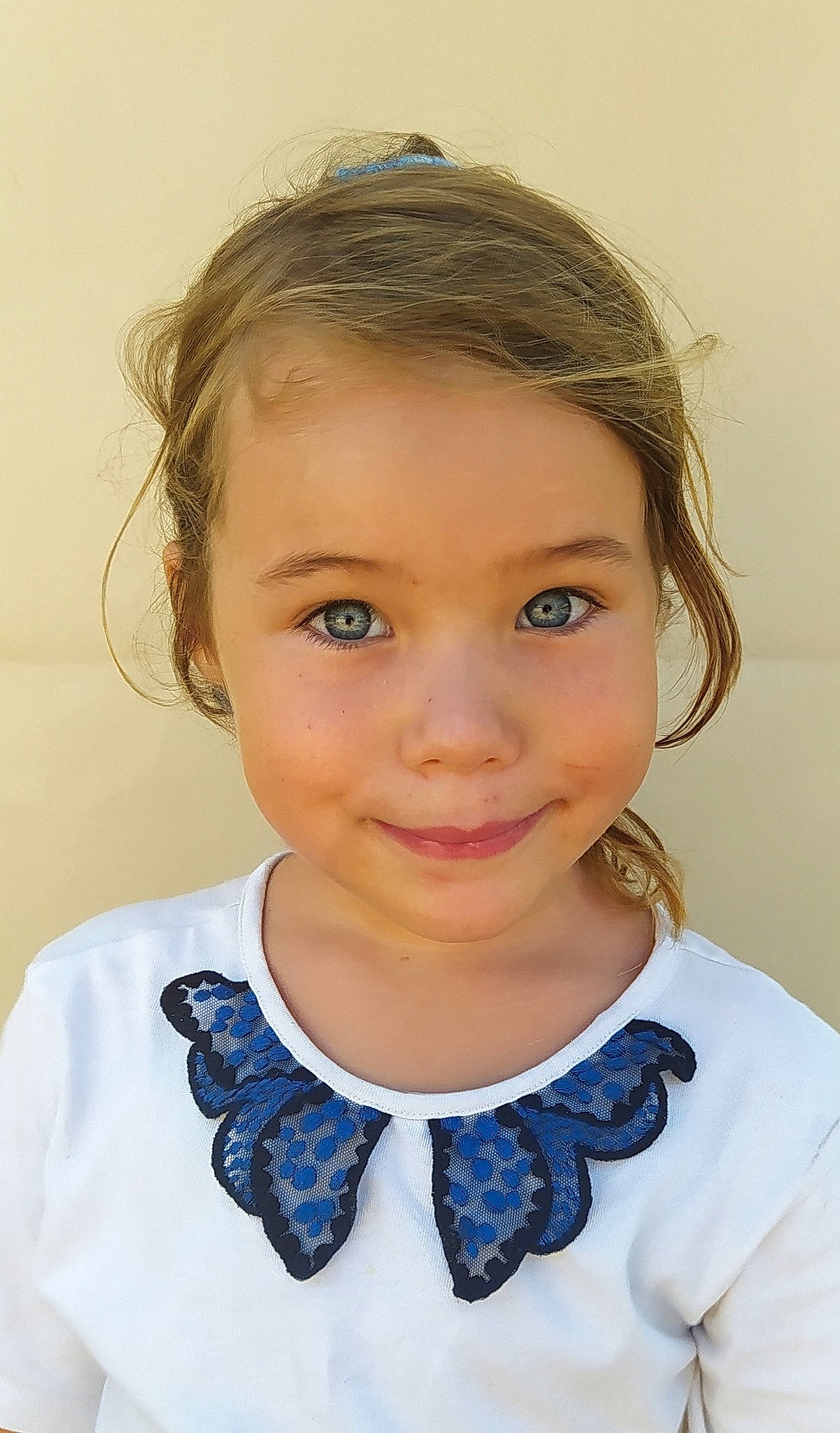 Diane participe au concours pour gagner de l'argent avec cette photo : beauty, blond, bow_tie, brown_hair, cheek, chin, collar, dress_shirt, electric_blue, eyelash, flash_photography, formal_wear, happy, iris, jewellery, joy, lip, neck, person, sleeve