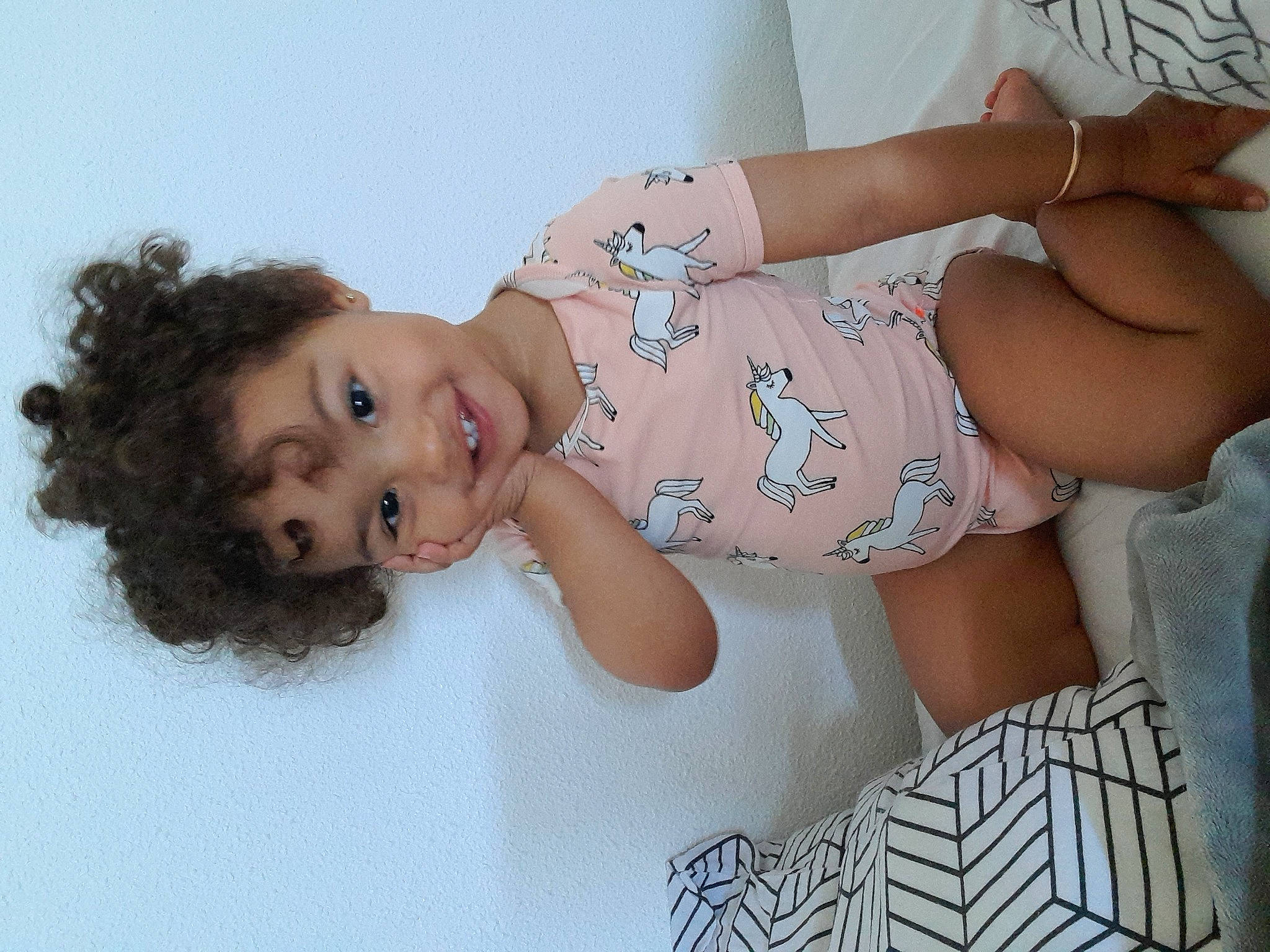 Enoha participe au concours pour gagner de l'argent avec cette photo : arm, baby, baby_toddler_clothing, cheek, chest, dress, eye, eyelash, hand, human_body, iris, joint, joy, lip, mouth, neck, person, shoulder, skin, sleeve