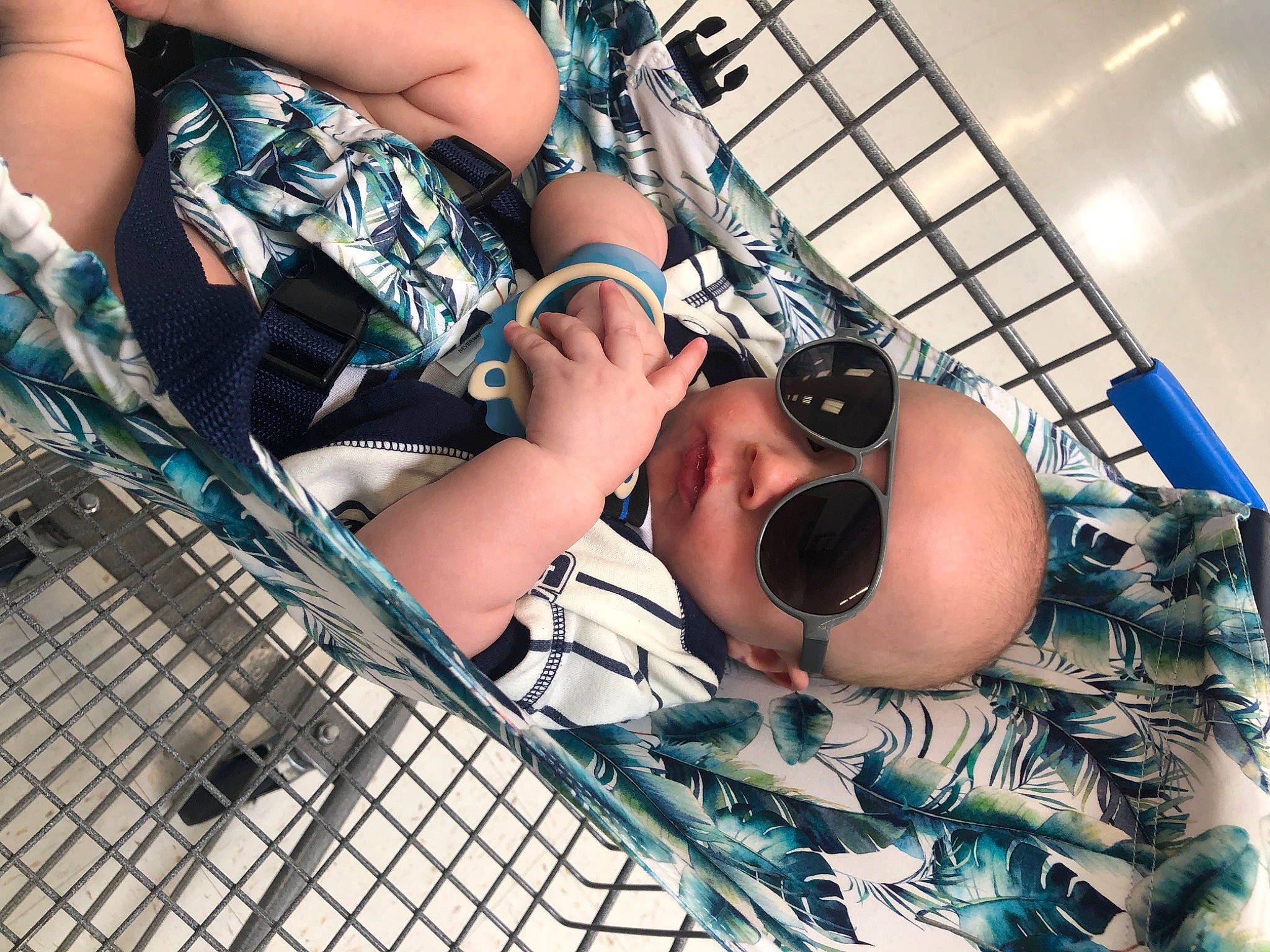 Damon is registered to the contest to win money with this photo: arm, chest, child, cool, design, eyewear, foot, fun, goggles, happy, human_body, human_leg, leisure, mouth, pattern, person, personal_protective_equipment, sunglasses, thigh, toddler