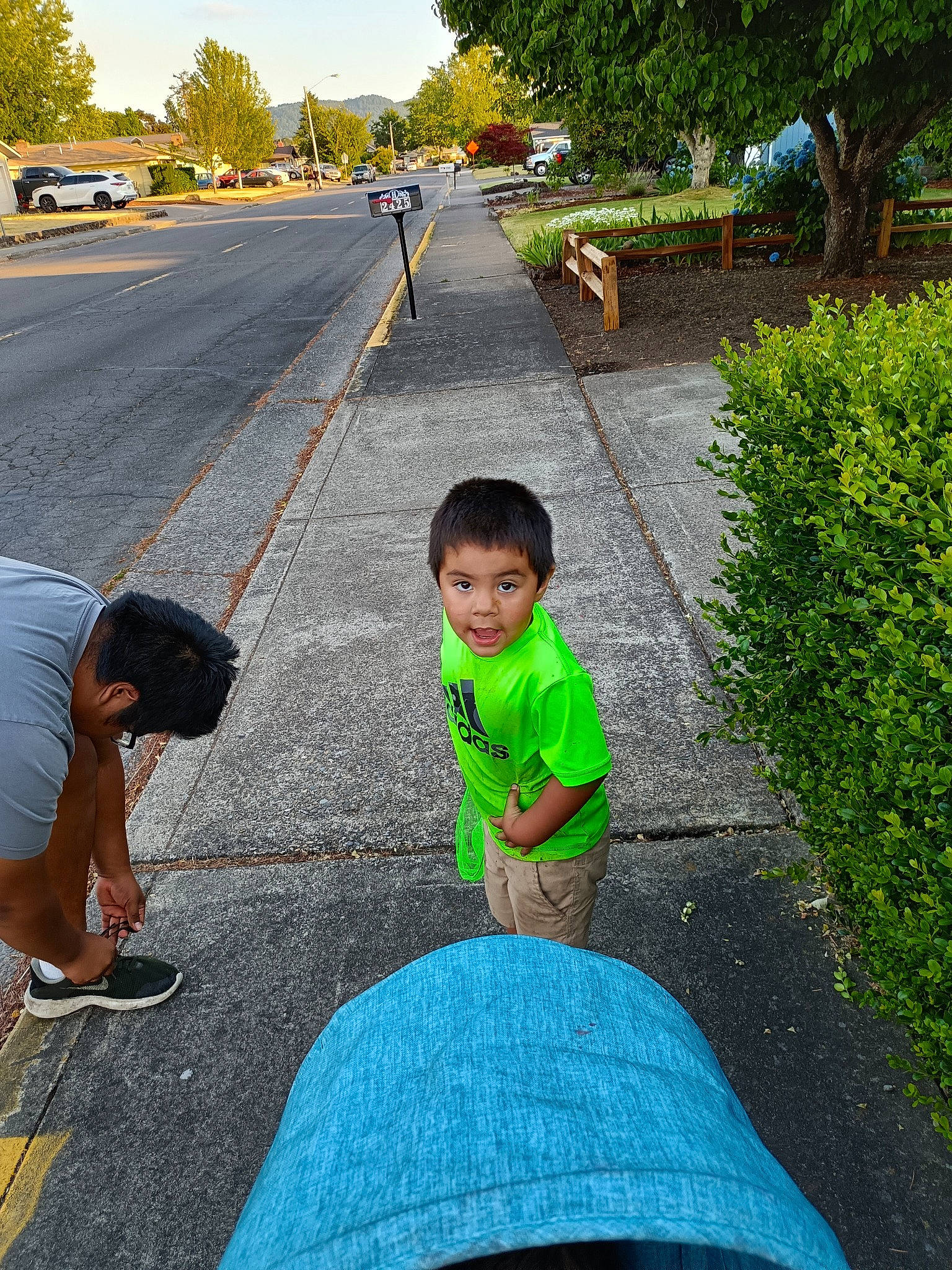 Matteo is registered to the contest to win money with this photo: asphalt, cool, fun, grass, happy, leaf, leisure, morning, people_in_nature, person, plant, public_space, recreation, road, road_surface, shorts, sky, summer, t_shirt, tree