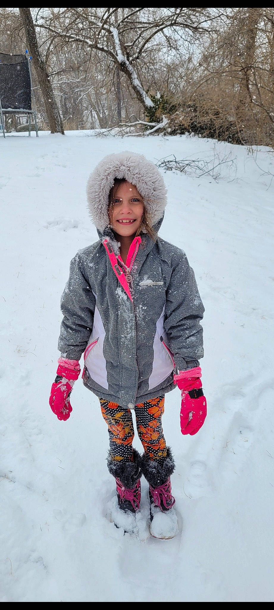 Thea is registered to the contest to win money with this photo: eye, freezing, fun, geological_phenomenon, glove, happy, head, headgear, headwear, human_body, jacket, joy, magenta, people_in_nature, person, pink, recreation, sleeve, slope, smile