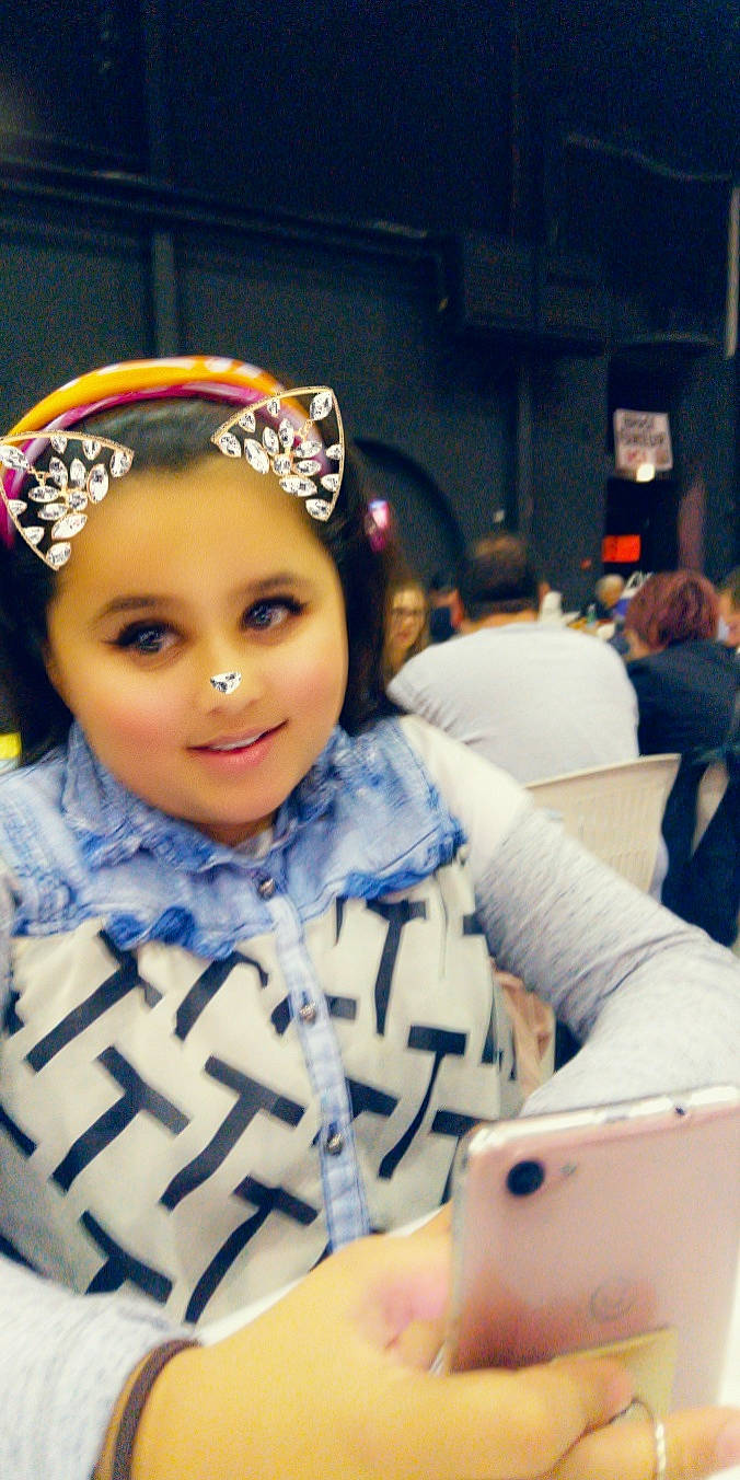 Kelly participe au concours pour gagner de l'argent avec cette photo : baby, cheek, child, cool, ear, forehead, fun, hair_accessory, happy, head, headgear, headpiece, joy, person, smile, toddler