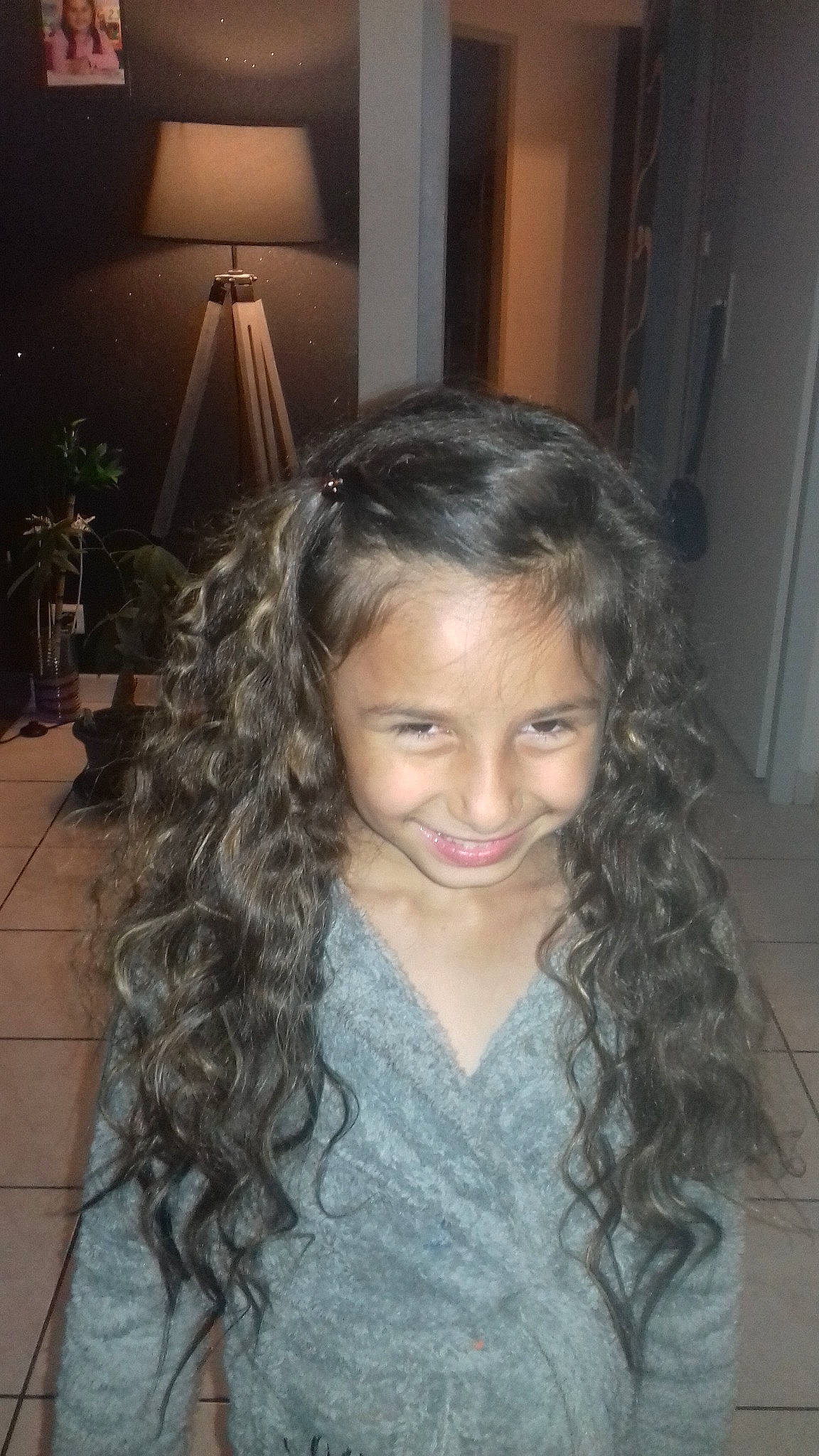 Noëlla participe au concours pour gagner de l'argent avec cette photo : beauty, black_hair, blond, brown_hair, chin, eyebrow, face, feathered_hair, forehead, hair, hair_coloring, hairstyle, human, jaw, joy, layered_hair, lip, long_hair, nose, person