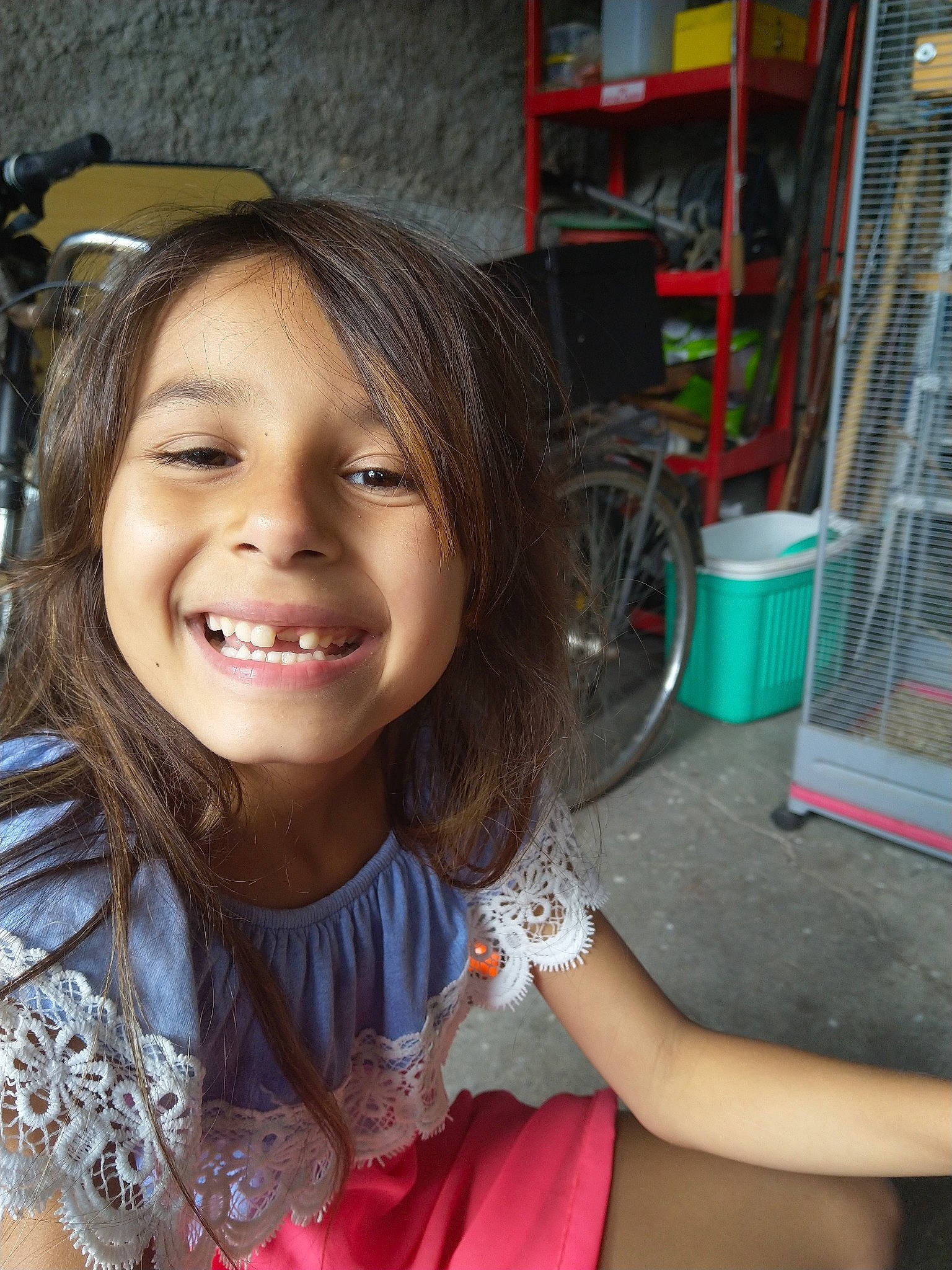 Noëlla participe au concours pour gagner de l'argent avec cette photo : black_hair, child, child_model, chin, face, facial_expression, forehead, fun, hair, happy, head, joy, lady, laugh, long_hair, person, photography, skin, smile, toddler