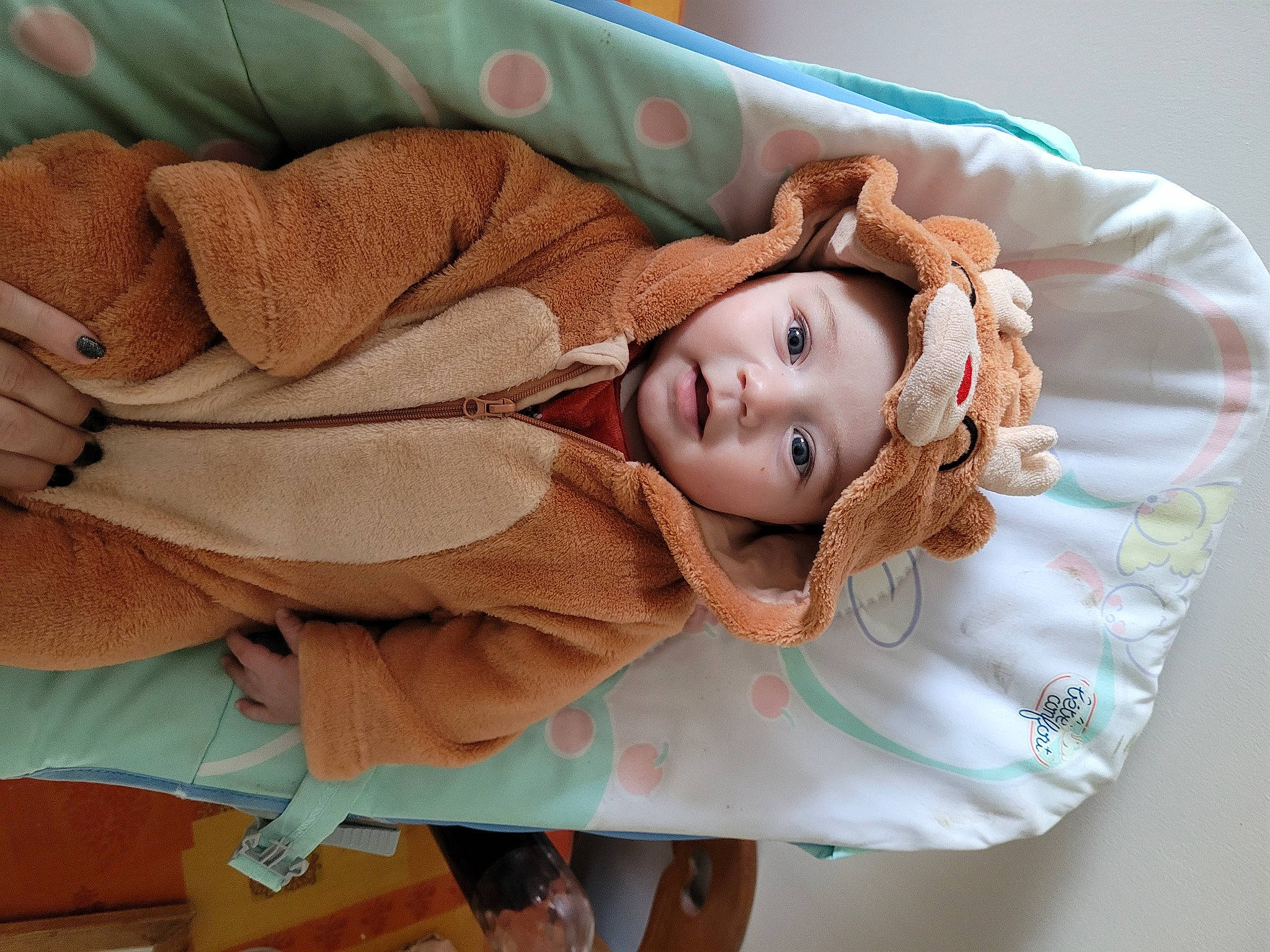 Ava a rejoint le concours — aidez-le/la à gagner de superbes lots ! abdomen, arm, baby, baby_sleeping, bedding, child, comfort, eyelash, fashion_accessory, happy, headwear, linens, pattern, peach, person, pink, room, skin, sleeve, textile