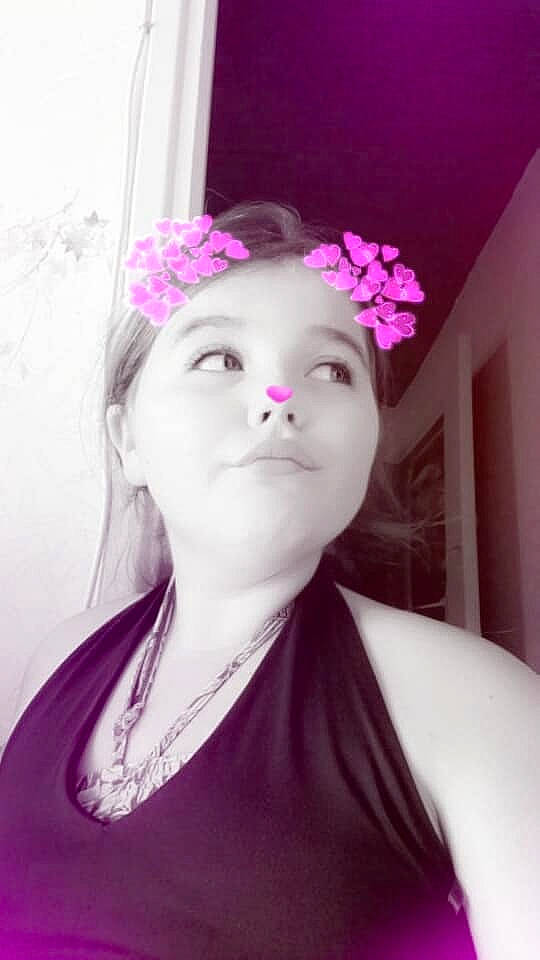 Melinda participe au concours pour gagner de l'argent avec cette photo : beauty, face, girl, hair_accessory, headgear, headpiece, lavender, lilac, lip, magenta, person, petal, photo_shoot, pink, purple, shoulder, violet