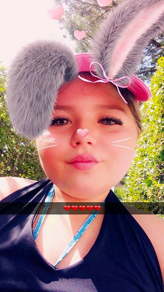 Melinda a rejoint le concours — aidez-le/la à gagner de superbes lots ! cap, ear, forehead, fur, girl, hair_accessory, hair_coloring, hairstyle, hat, headgear, headpiece, person, pink, purple, textile