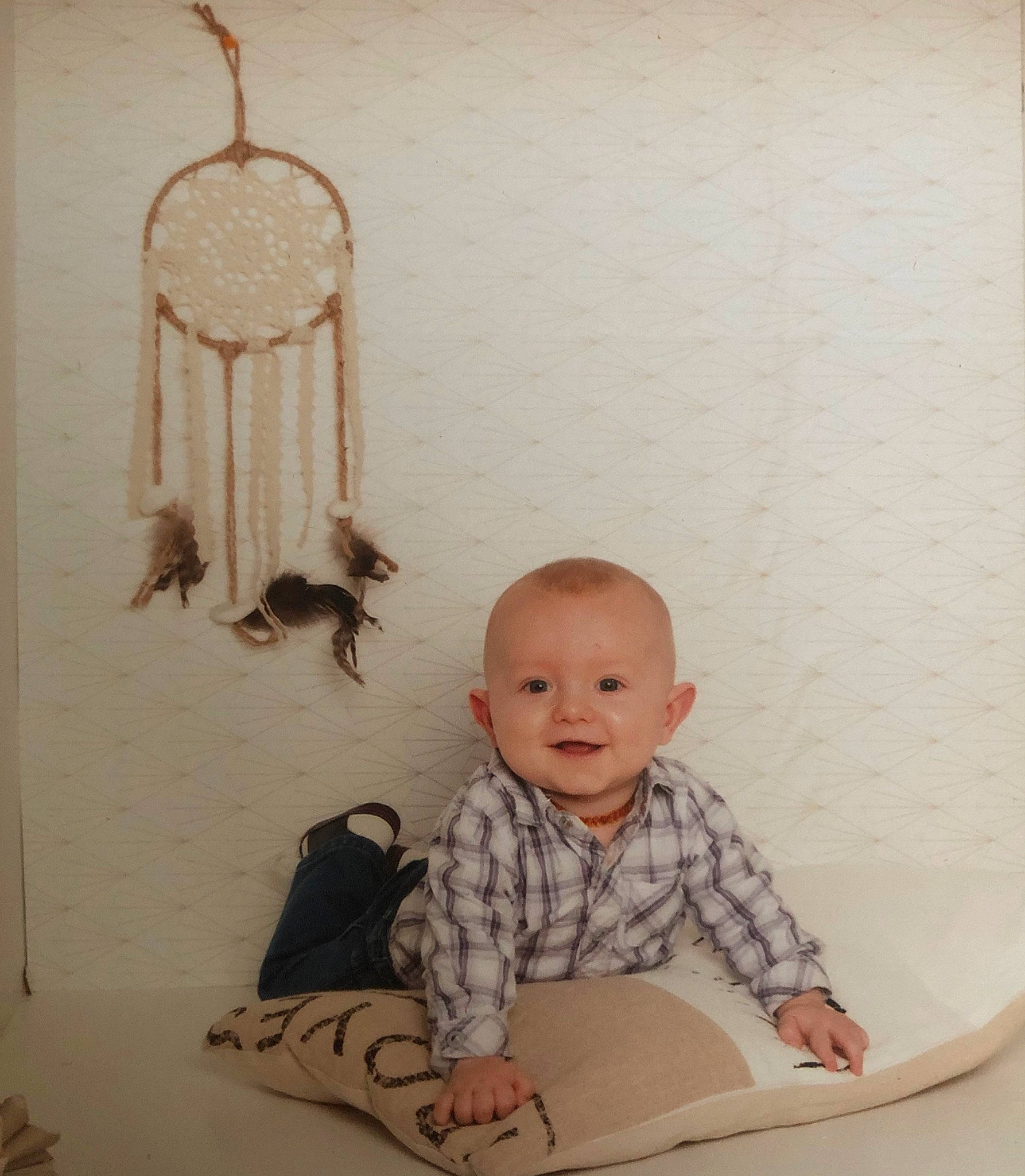 Titouan participe au concours pour gagner de l'argent avec cette photo : baby, baby_products, baby_toddler_clothing, child, joy, person, product, sitting, toddler