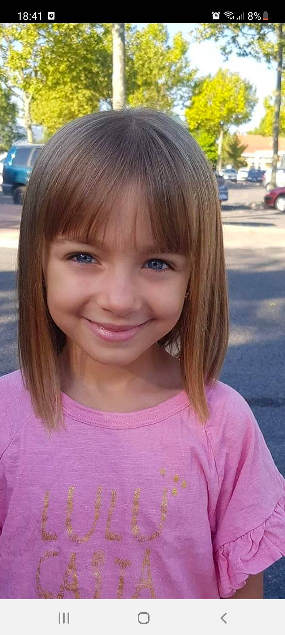 Lynna a rejoint le concours — aidez-le/la à gagner de superbes lots ! bangs, chin, eye, eyebrow, eyelash, face, forehead, grass, hair, hairstyle, happy, iris, joy, layered_hair, lip, nose, person, pink, skin, smile