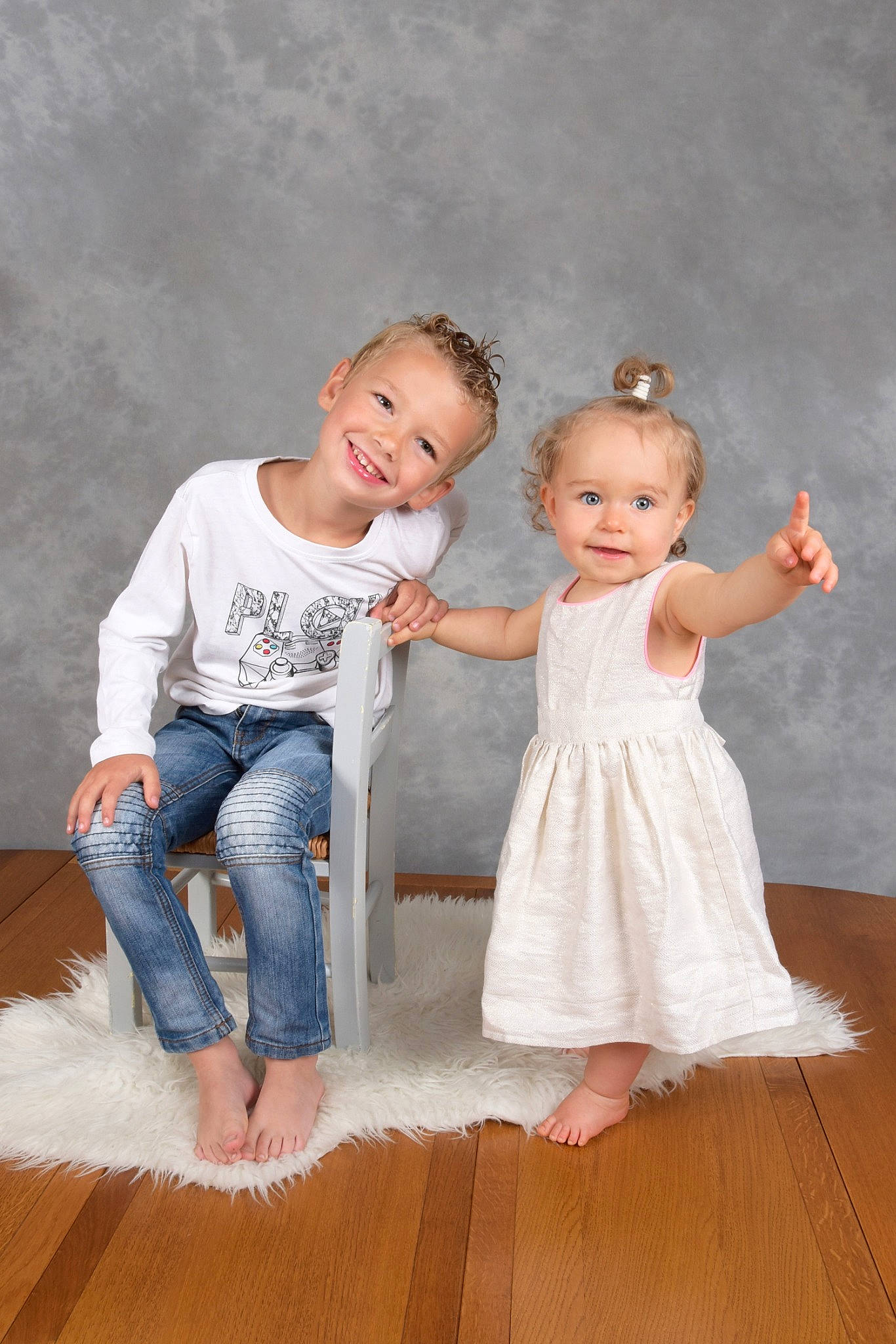 Louanne participe au concours pour gagner de l'argent avec cette photo : baby_toddler_clothing, dress, face, facial_expression, flash_photography, gesture, happy, head, human, iris, jeans, joint, joy, leg, one_piece_garment, person, product, shoulder, skin, sleeve