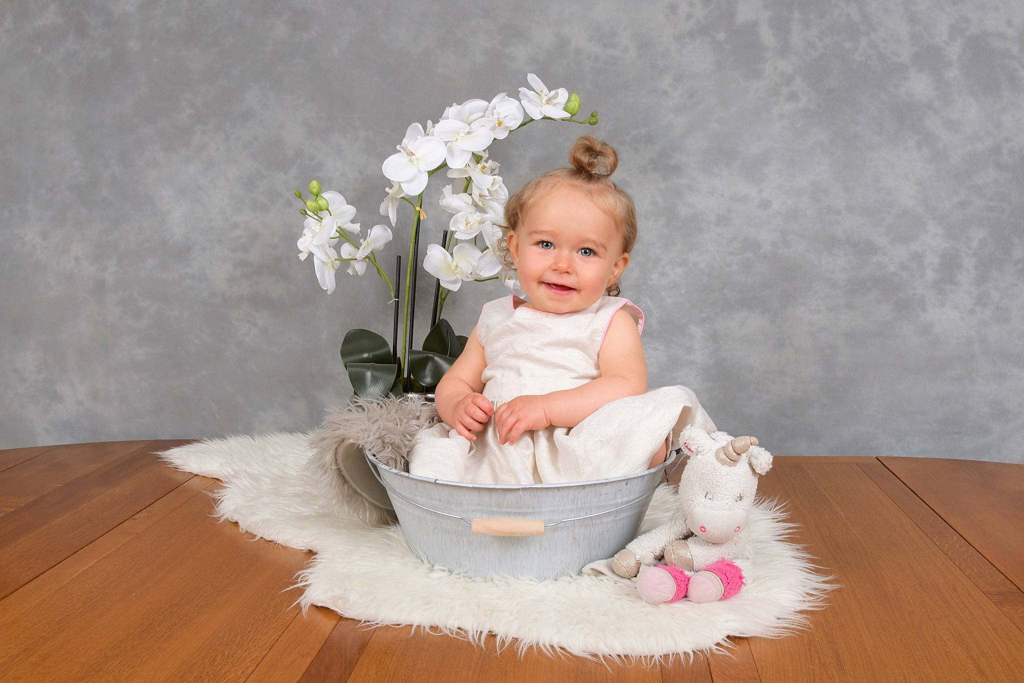 Louanne participe au concours pour gagner de l'argent avec cette photo : baby, baby_toddler_clothing, dress, embellishment, flash_photography, flooring, flower, happy, headgear, headpiece, jewellery, joy, person, petal, pink, serveware, smile, tableware, textile, toddler