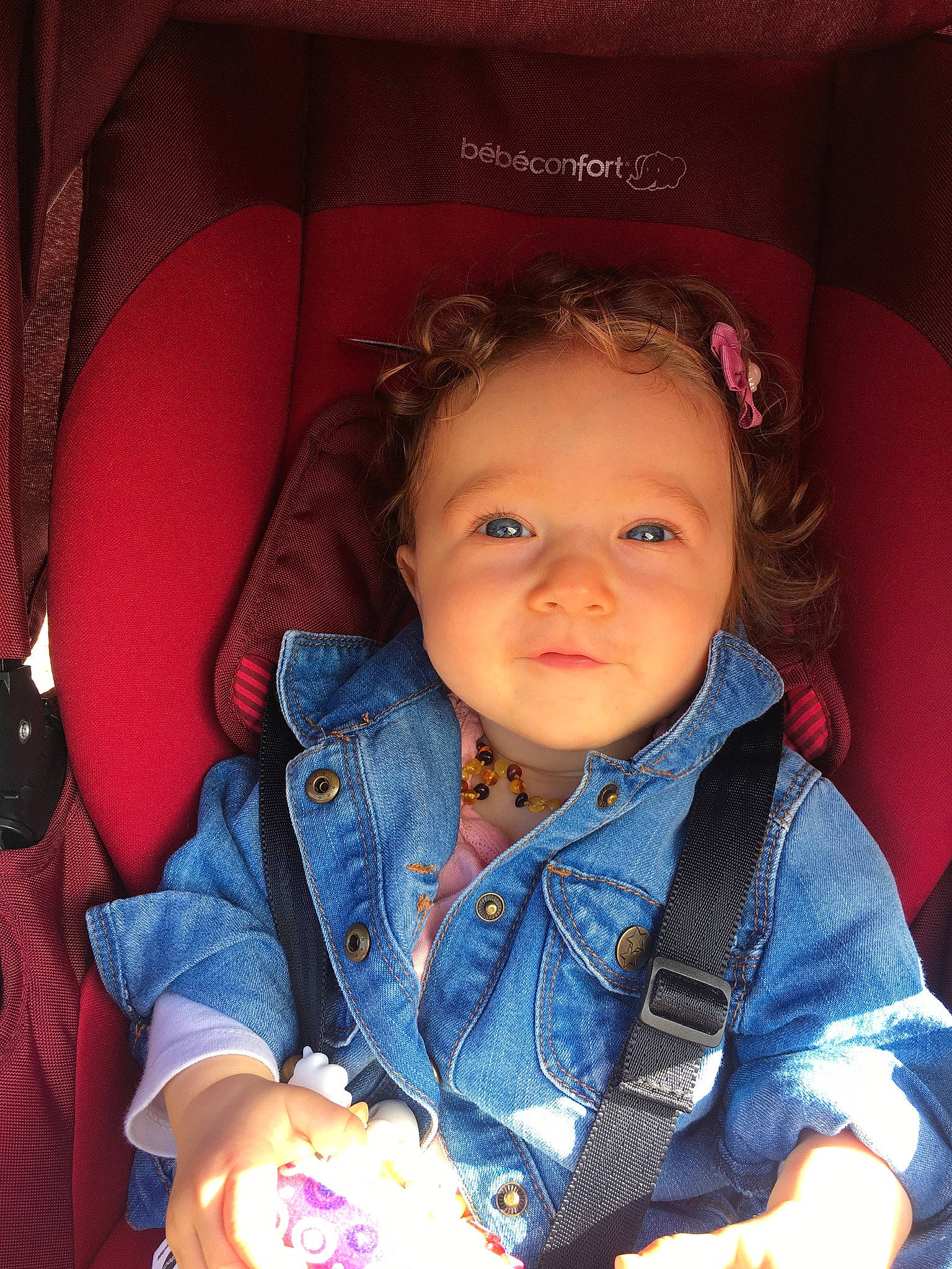 Ivy a rejoint le concours — aidez-le/la à gagner de superbes lots ! baby, baby_products, baby_toddler_clothing, button, car_seat, child, comfort, iris, overall, person, toddler