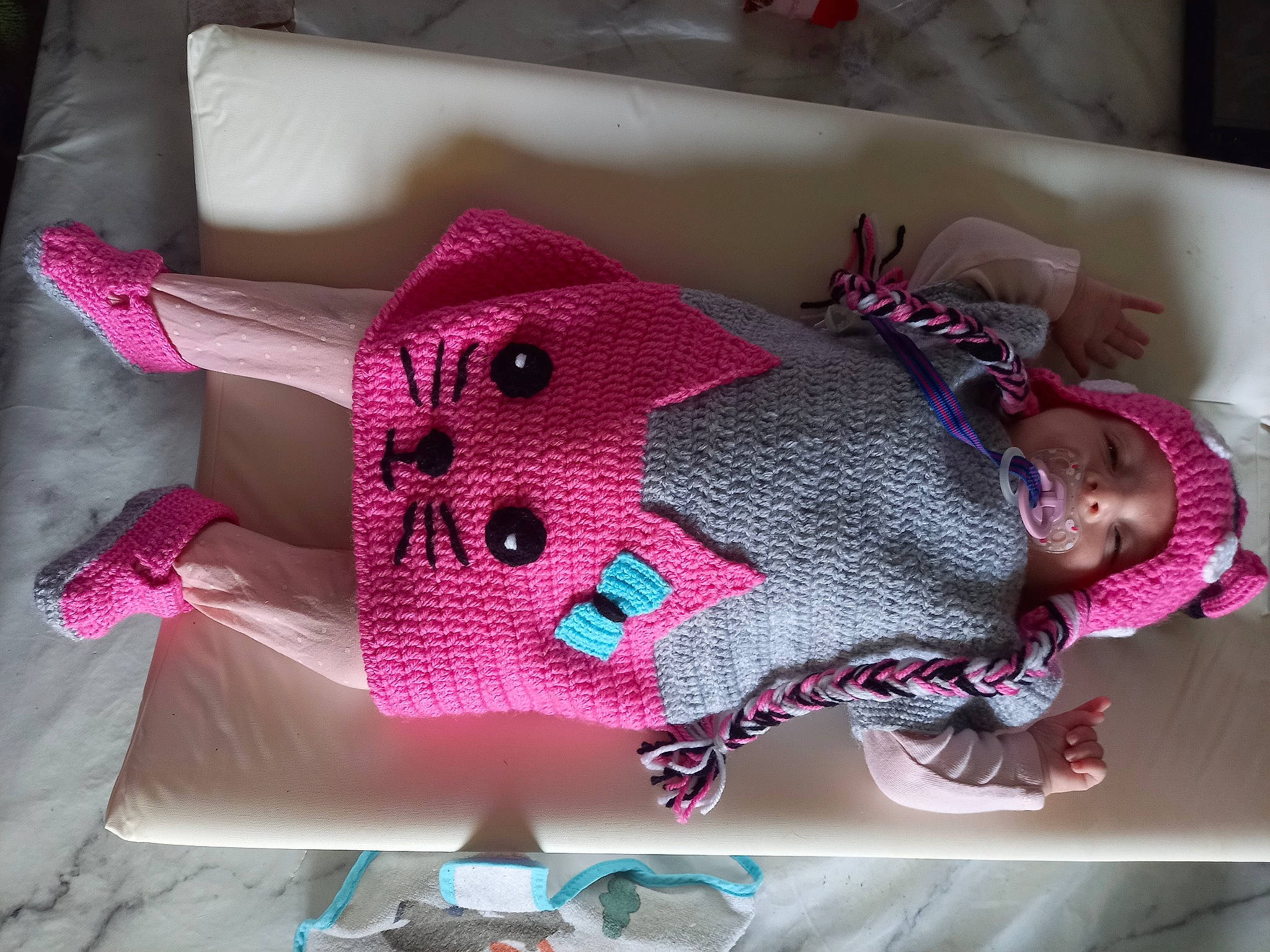 Letty a rejoint le concours — aidez-le/la à gagner de superbes lots ! art, bag, carmine, costume, craft, creative_arts, embellishment, fashion_accessory, fashion_design, flesh, headwear, linens, magenta, pattern, person, pink, sleeve, toy, visual_arts, wool