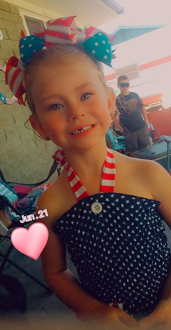 Kashlynn is registered to the contest to win money with this photo: beauty, electric_blue, event, eyelash, face, facial_expression, fashion, fashion_design, fun, hair, hairstyle, happy, head, joy, leisure, lip, long_hair, person, pink, skin