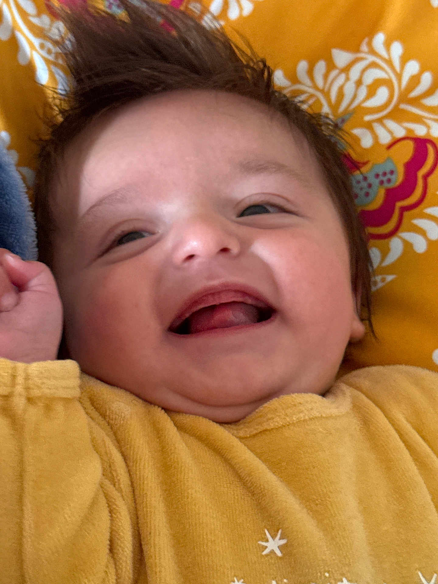 Ayden participe au concours pour gagner de l'argent avec cette photo : baby, smiling, face, child, yellow_clothing, blanket, happy, portrait, infant, cute, closeup, young_child, hair, skin, expression, lying_down, indoors, warm_colors, cozy, cheerful