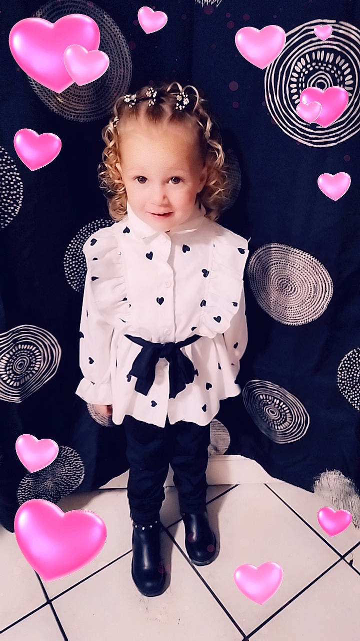 Kayssie participe au concours pour gagner de l'argent avec cette photo : baby_toddler_clothing, bow_tie, cheek, child, design, fashion_accessory, formal_wear, hairstyle, happy, joy, magenta, pattern, person, pink, polka_dot, purple, sleeve, smile, toddler, vintage_clothing