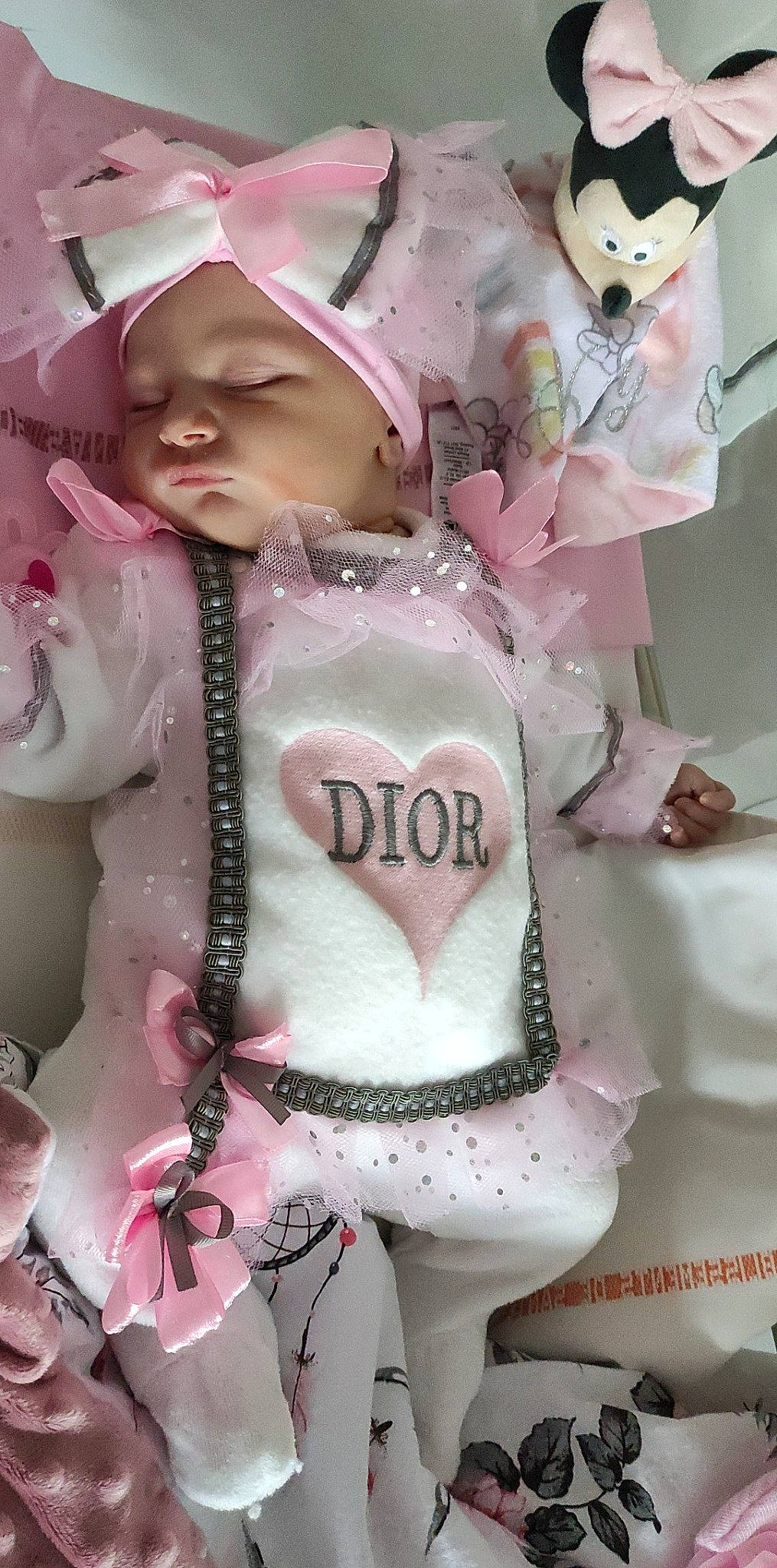 Kenzy participe au concours pour gagner de l'argent avec cette photo : action_figure, baby, carmine, cheek, costume, doll, eyelash, fashion_accessory, fictional_character, font, fur, human_body, jewellery, pattern, peach, pink, textile, toy, white, wig