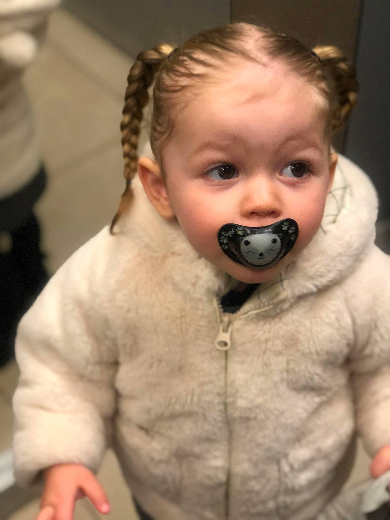 Eleanore participe au concours pour gagner de l'argent avec cette photo : audio_equipment, baby, beard, cheek, child, chin, ear, eyebrow, eyelash, eyewear, flash_photography, fur_clothing, hair, happy, headgear, human_body, mouth, nose, person, skin