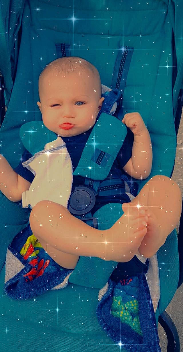 Adam participe au concours pour gagner de l'argent avec cette photo : aqua, azure, blue, cheek, chest, child, doll, electric_blue, eye, fun, hand, human_body, joint, muscle, person, pink, plastic, product, toddler, toy