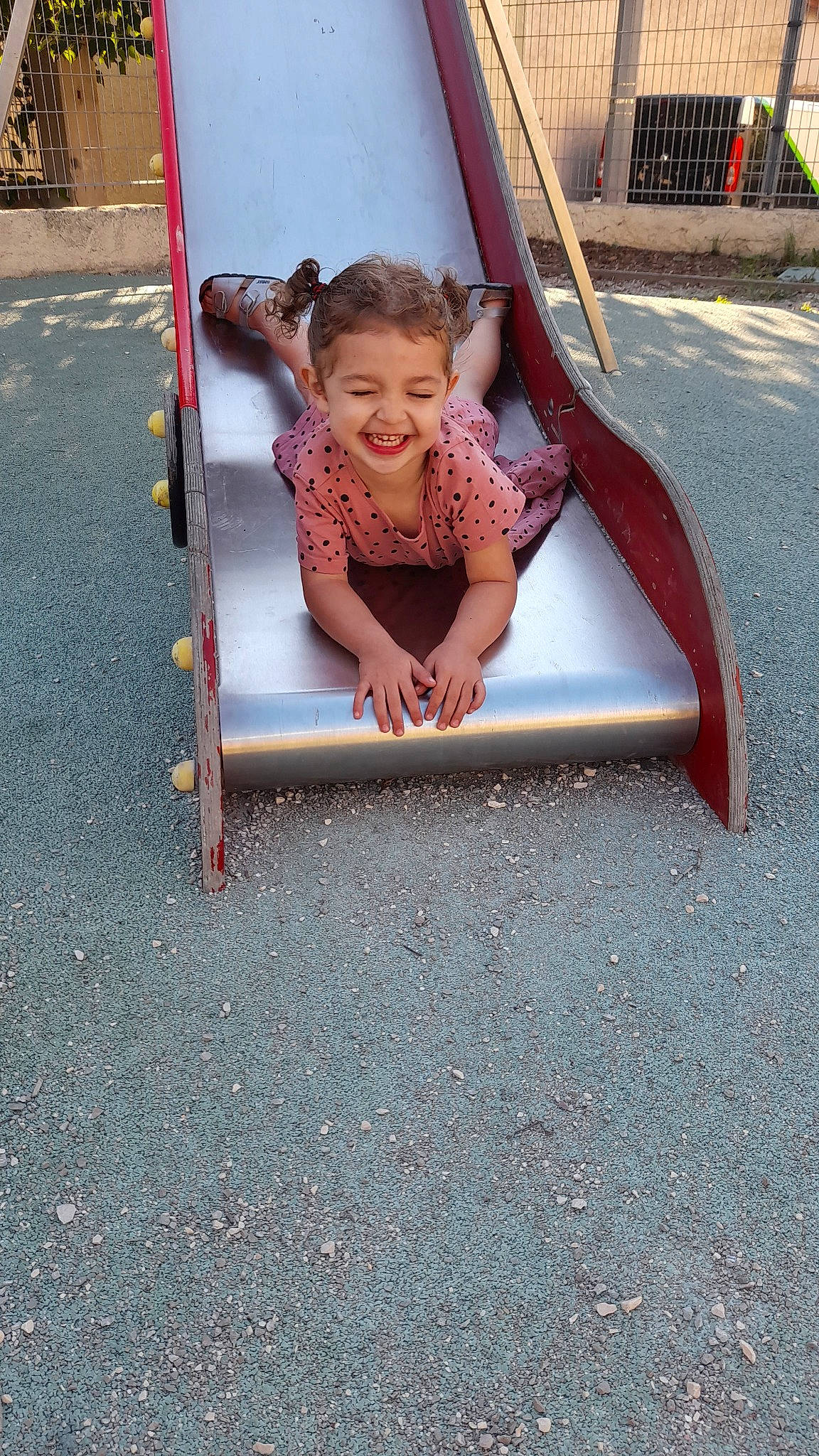 Liyana participe au concours pour gagner de l'argent avec cette photo : asphalt, child, chute, city, concrete, dress, fun, grass, human_leg, joy, leisure, magenta, person, pink, playground_slide, recreation, road_surface, sidewalk, smile, toddler
